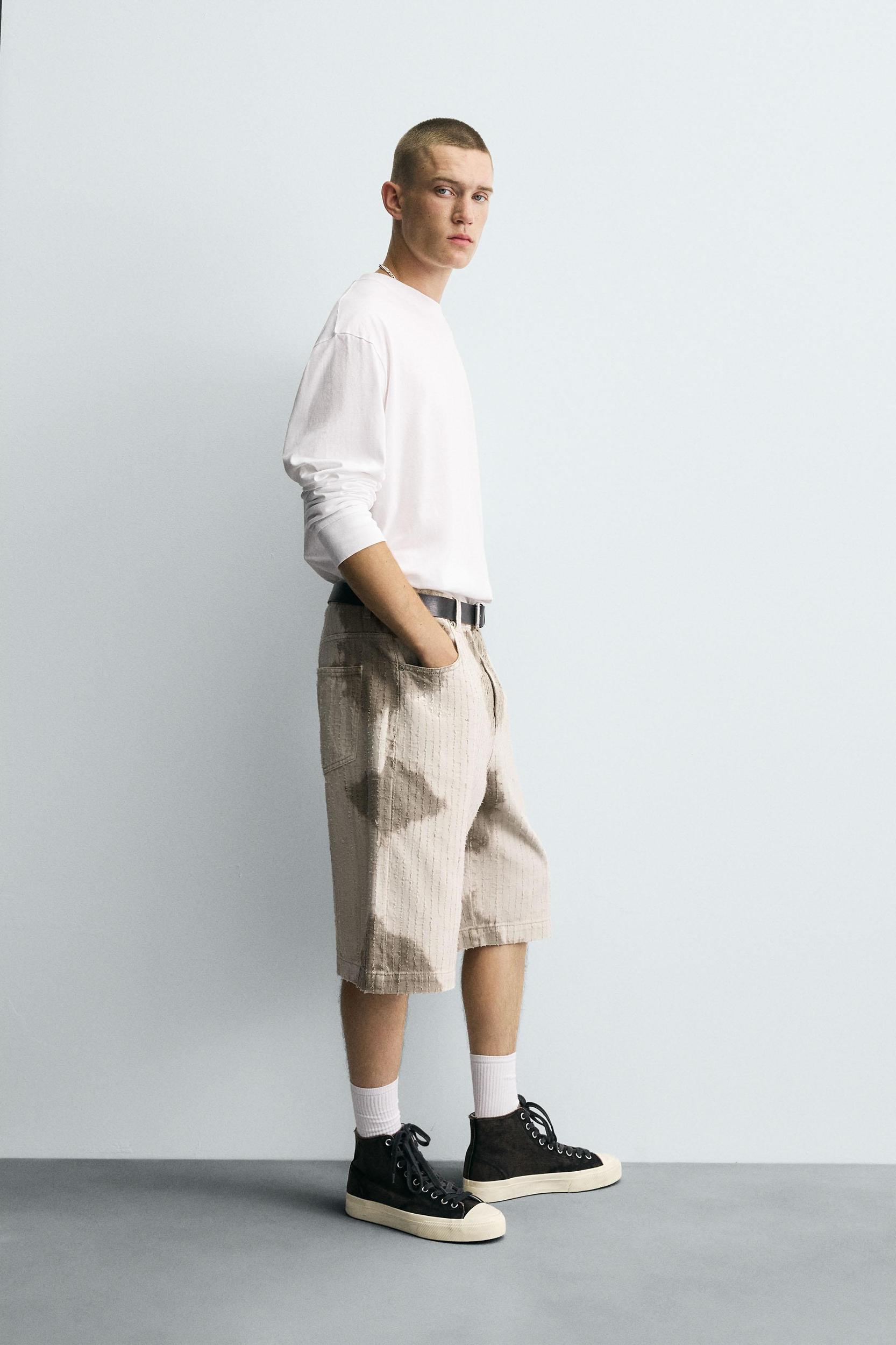 TEXTURED STRIPED SHORTS Product Image