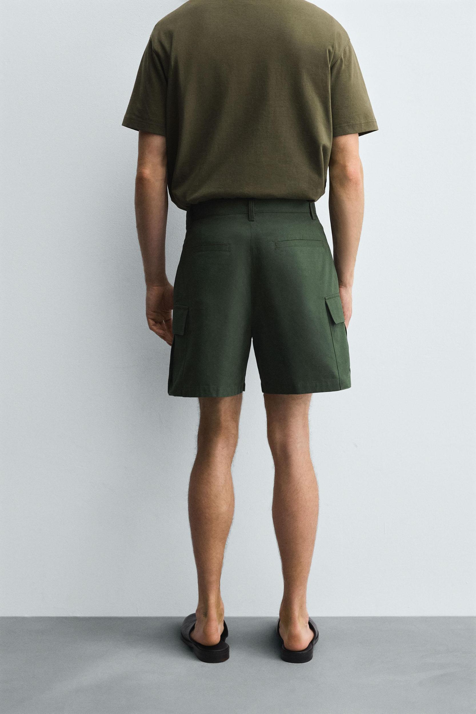 REGULAR FIT CARGO SHORTS Product Image
