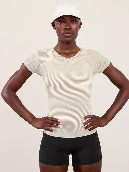 Momentum Seamless Tee Product Image