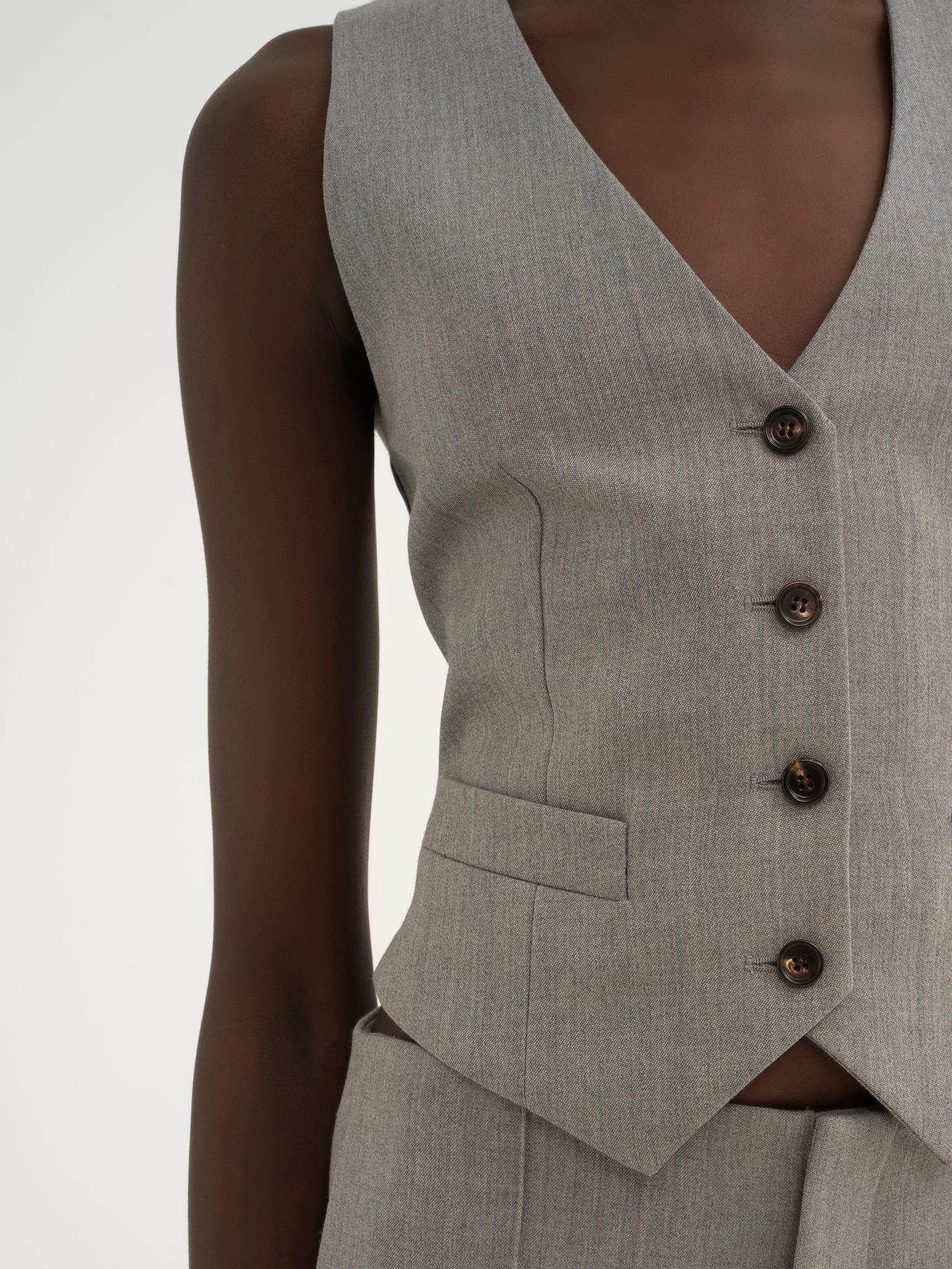 Tailored waistcoat in wool grain de poudre Product Image