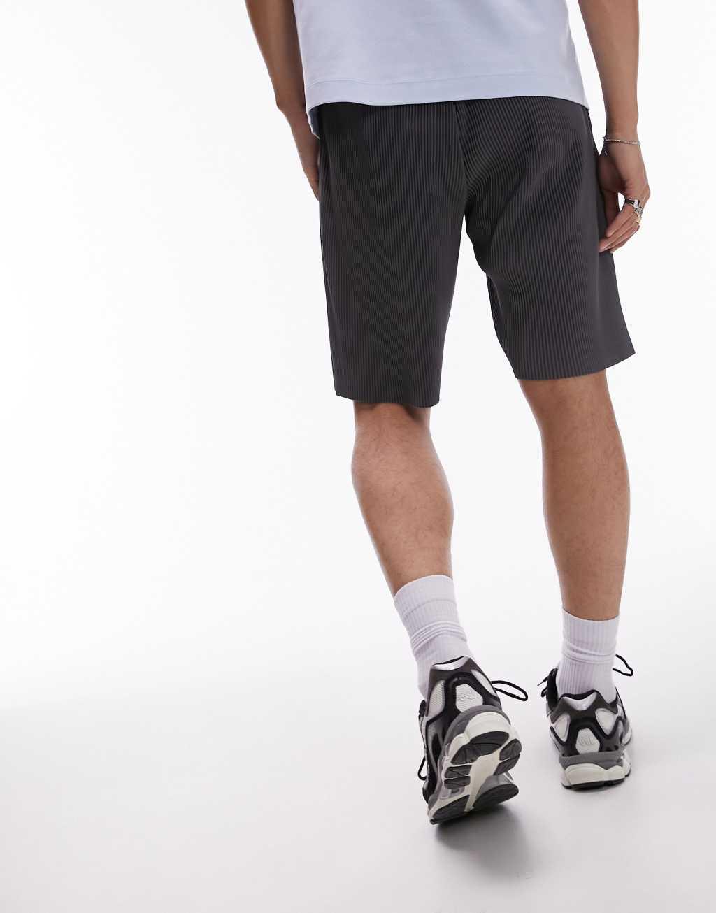 Topman oversized plisse short in charcoal Product Image