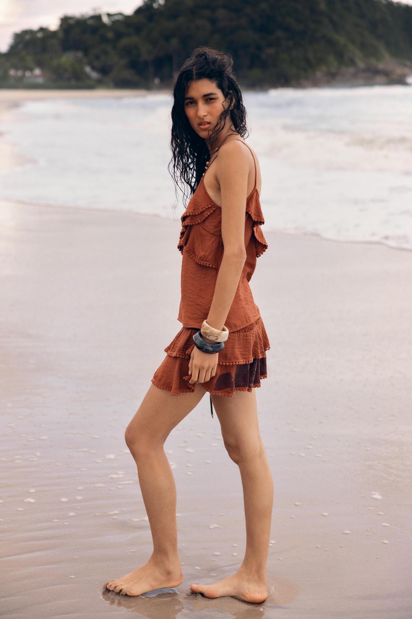 RUFFLED LACE TOP Product Image