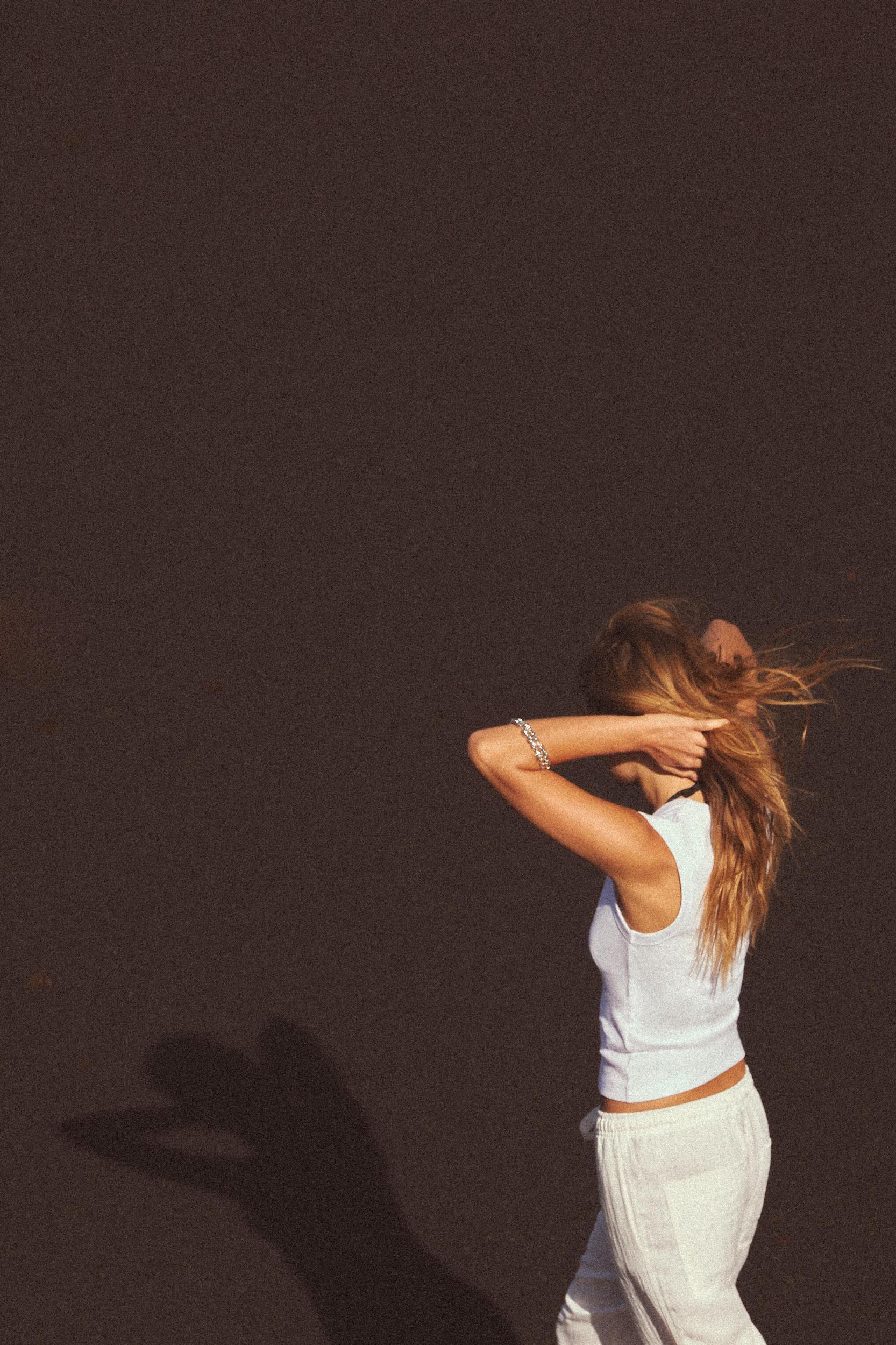 V-NECK TOP Product Image