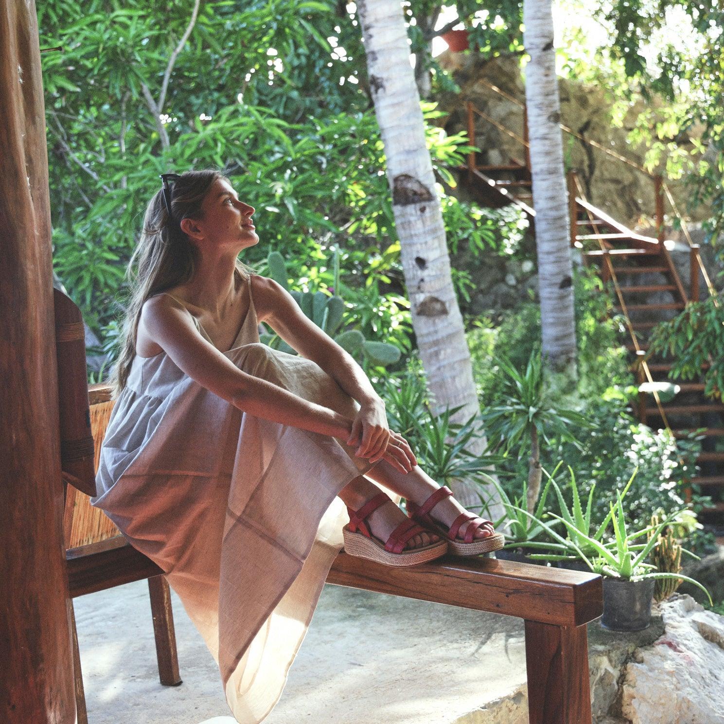 Solstice Strap Metatarsal Female Product Image