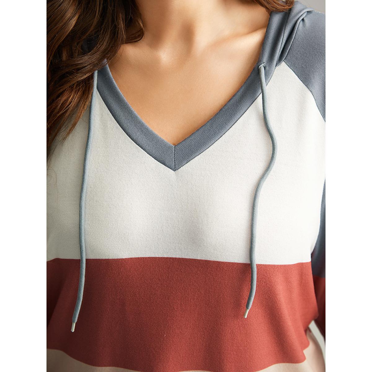 Plus Size Colorblock Contrast Hooded Drawstring Sweatshirt Women Multicolor Casual Contrast Hooded Dailywear Sweatshirts BloomChic 26/4X Product Image