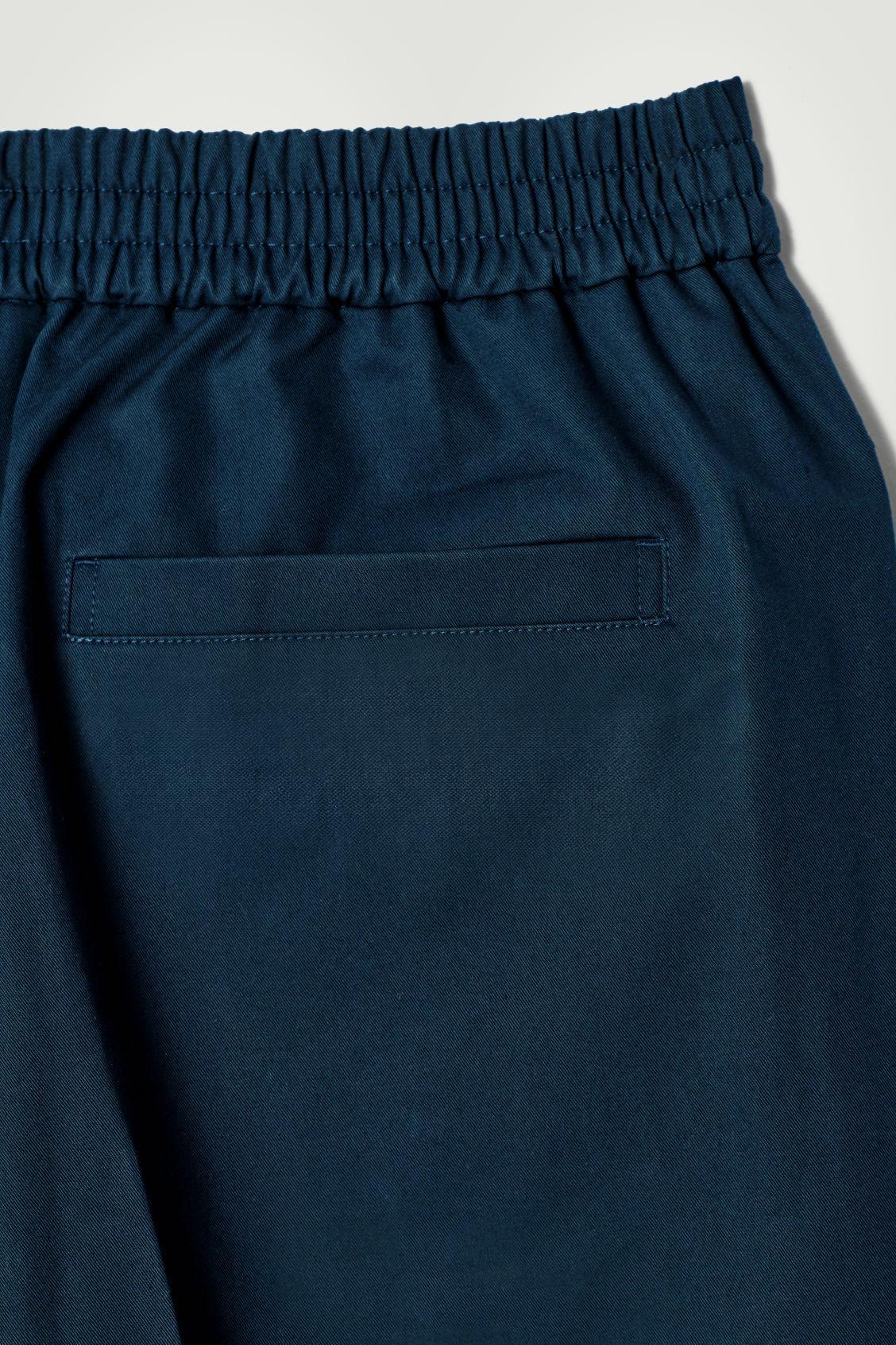 OVERSIZED ELASTICATED WIDE-LEG SHORTS Product Image