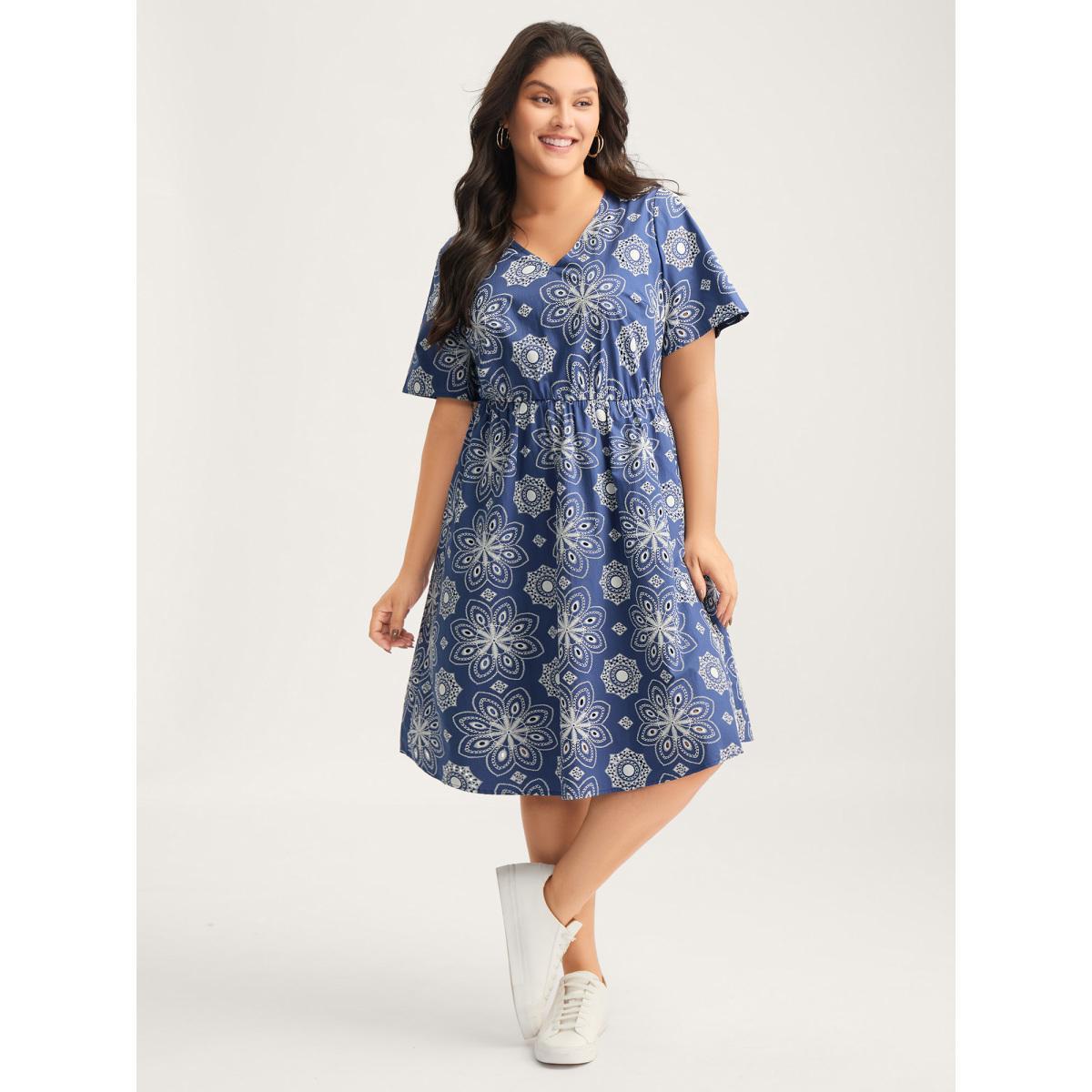 Plus Size Cotton Large Floral Print Textured Pockets Midi Dress Mediumblue Women V-neck Short sleeve Curvy BloomChic 26/4X Product Image