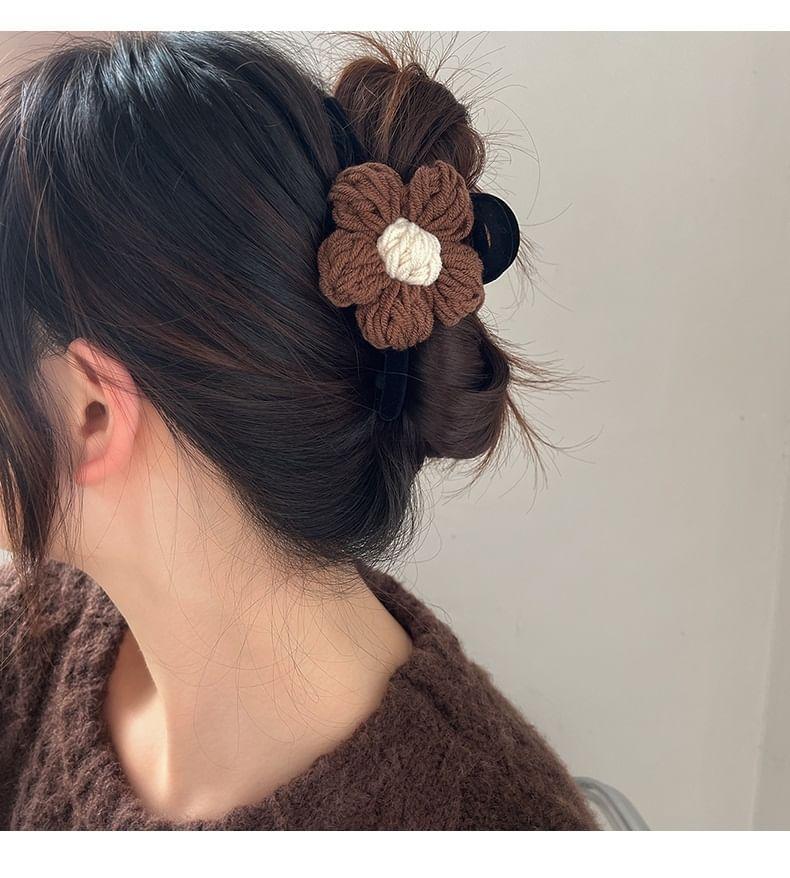 Yarn Flower Hair Clip Product Image