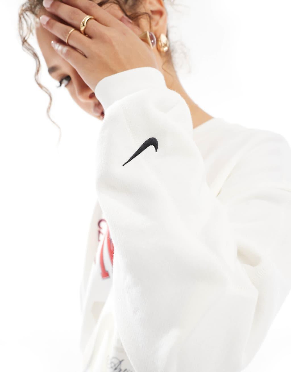 Nike Street fleece sweatshirt in cream Product Image