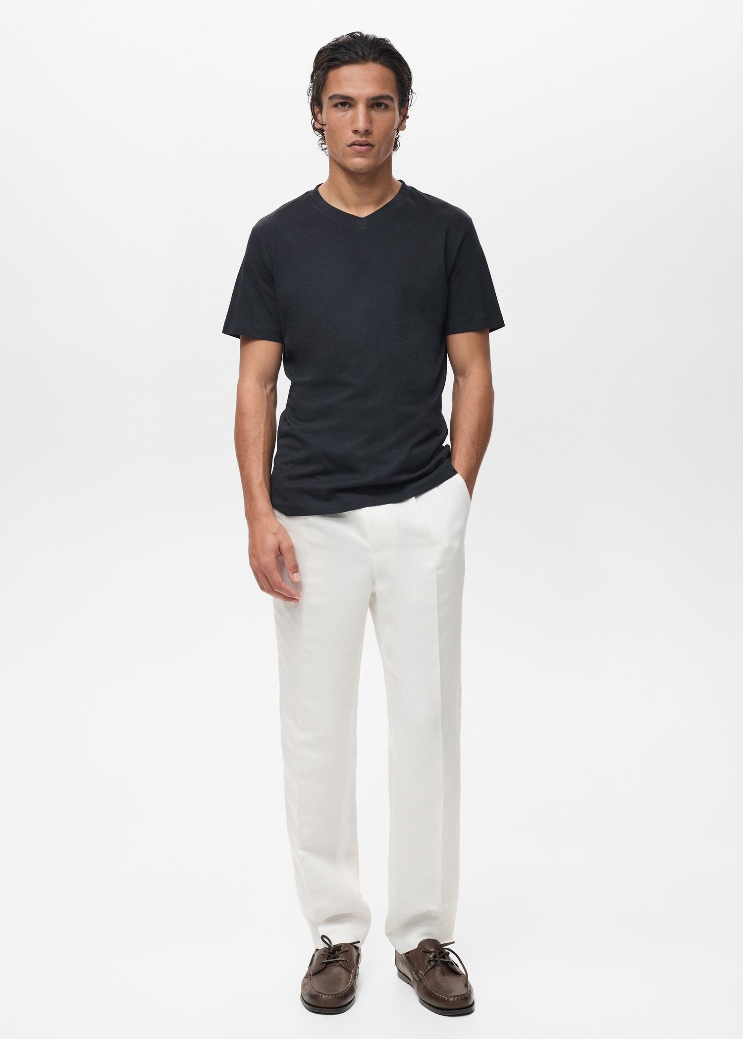 V-neck T-shirt - Men | MANGO USA Product Image