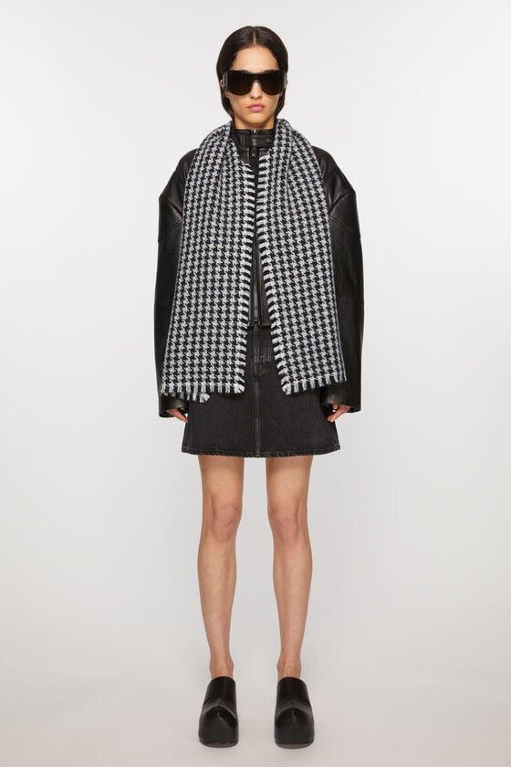 Houndstooth scarf Product Image