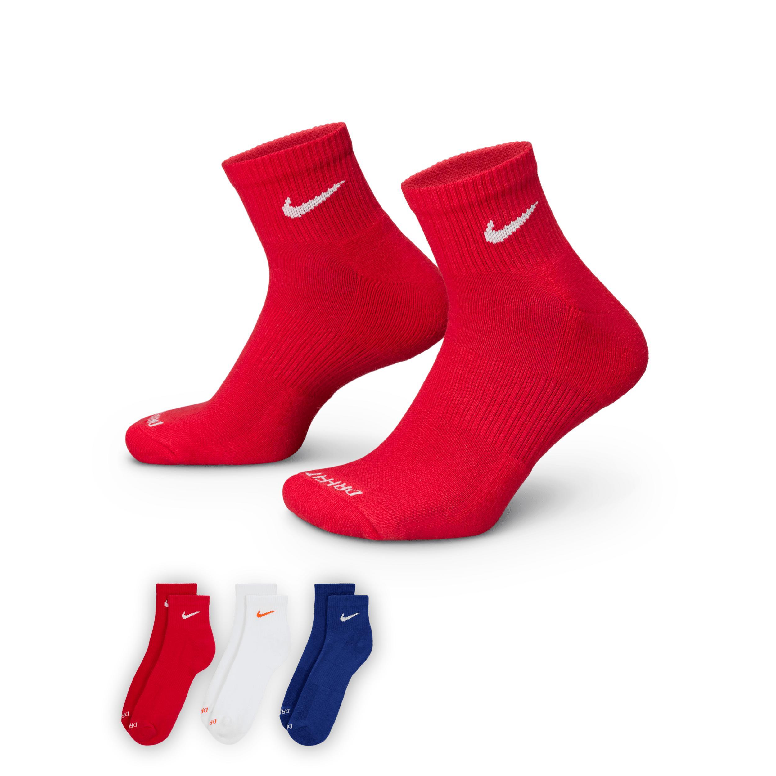 Nike Everyday Plus Cushioned Training Ankle Socks (3 Pairs) Product Image