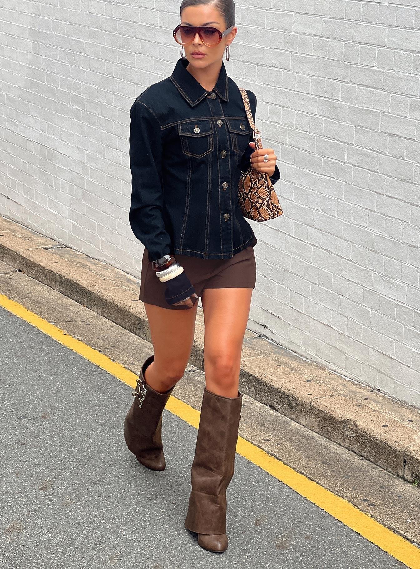 Ellerie Tailored Shorts Chocolate Product Image