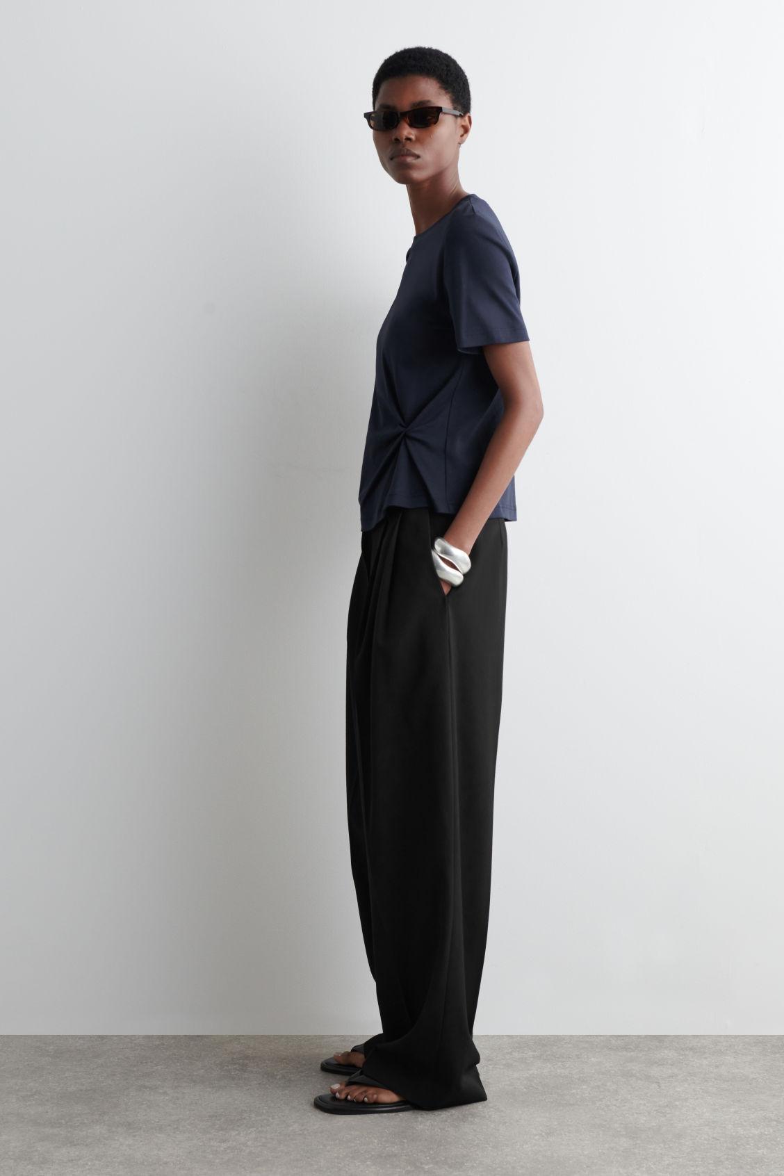 KNOT-DETAIL T-SHIRT Product Image