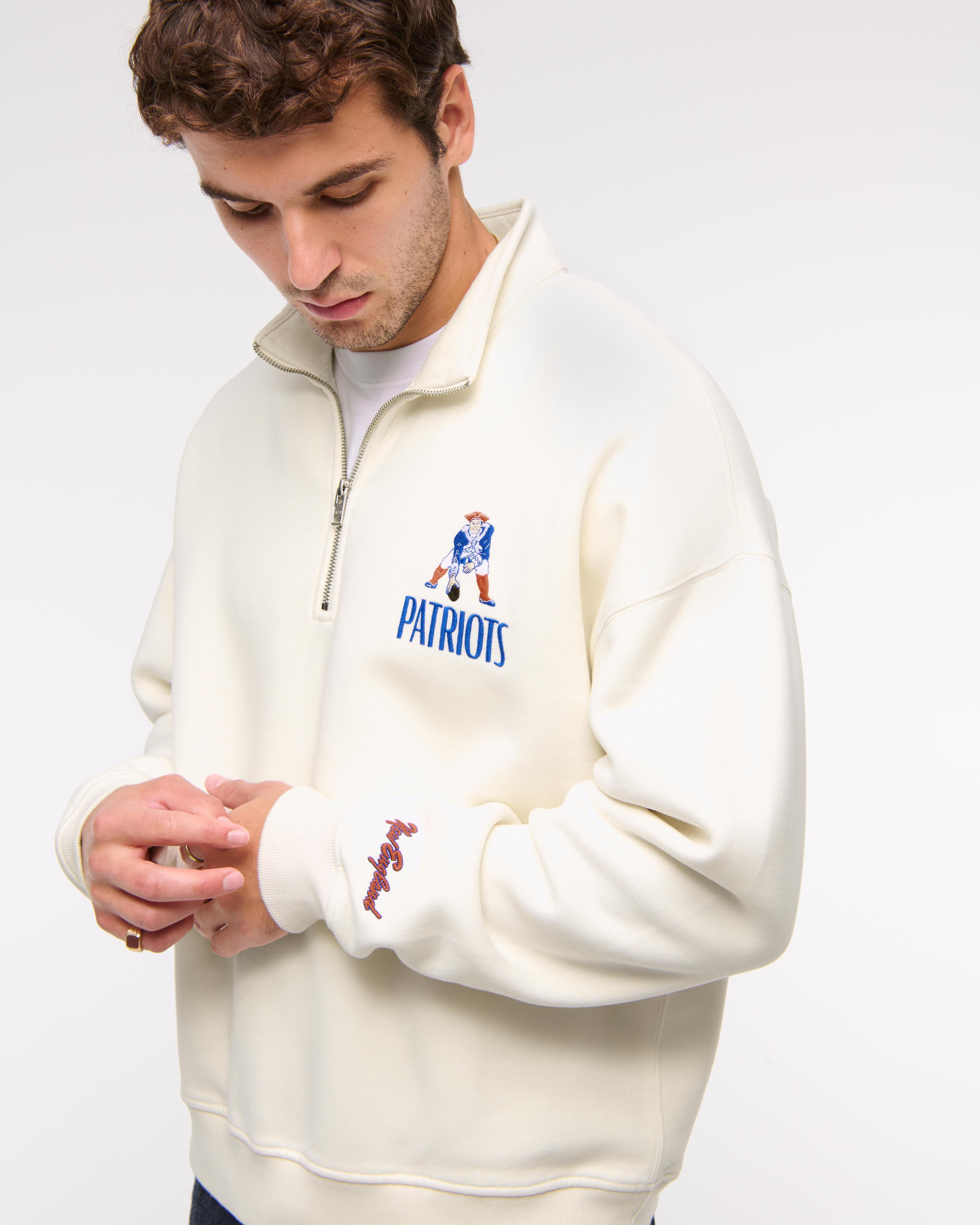 Chicago Bears Half-Zip Sweatshirt Product Image