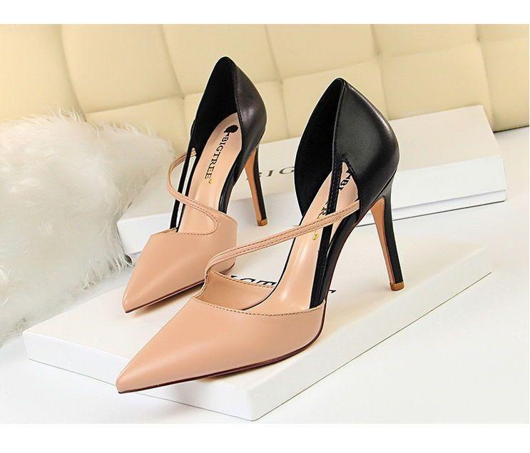 Color Block Pointy Pumps Product Image