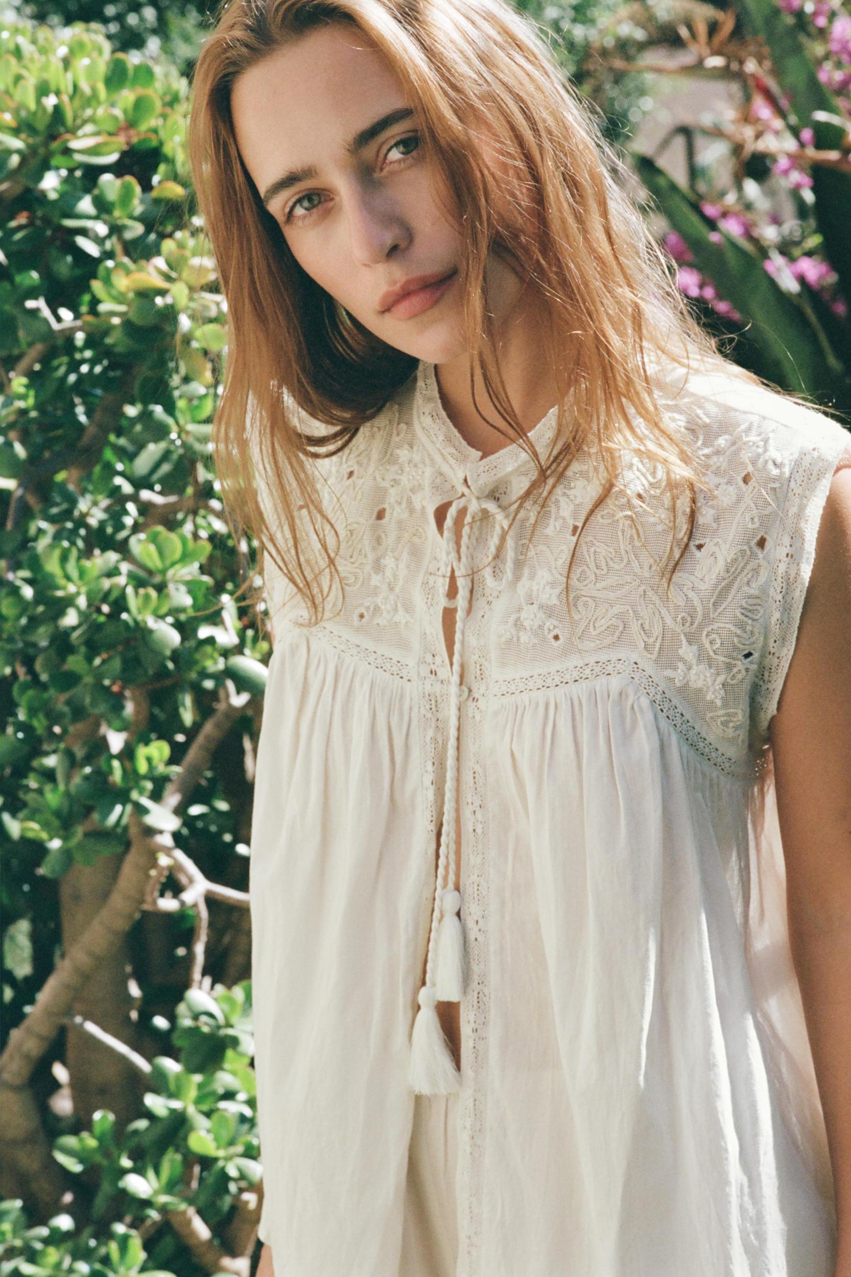 EMBROIDERED LACE TOP LIMITED EDITION Product Image