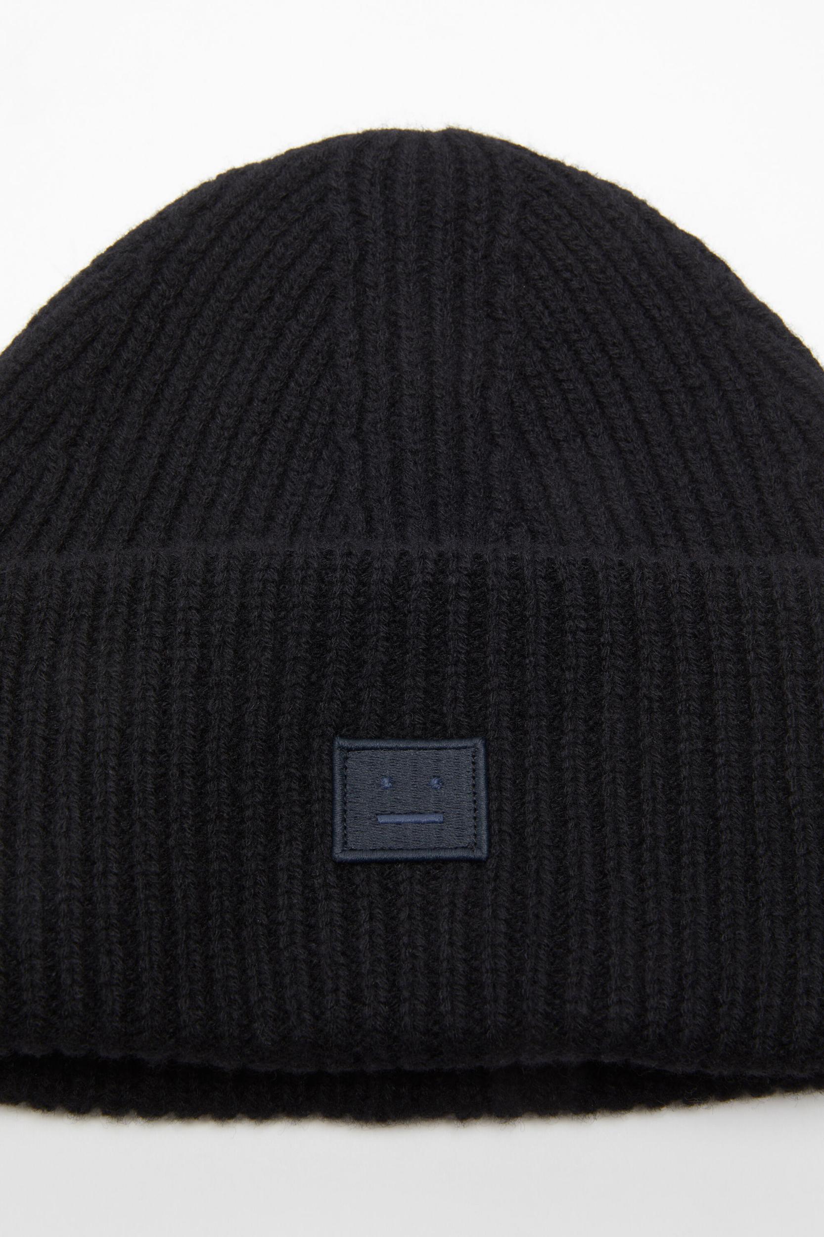 Small face logo beanie Product Image