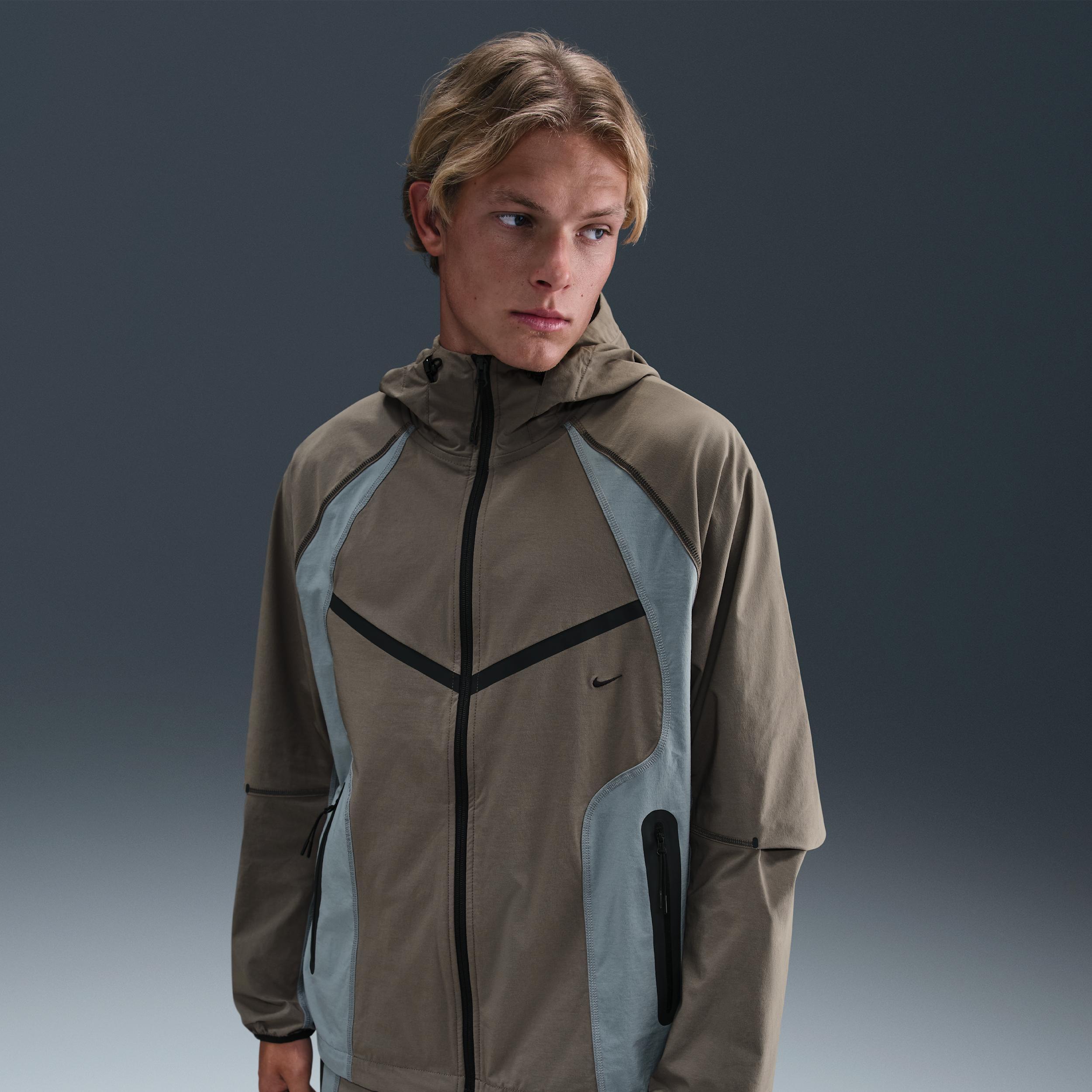 Nike Men's Tech Dri-FIT Woven Color-Block Windrunner Loose Jacket Product Image