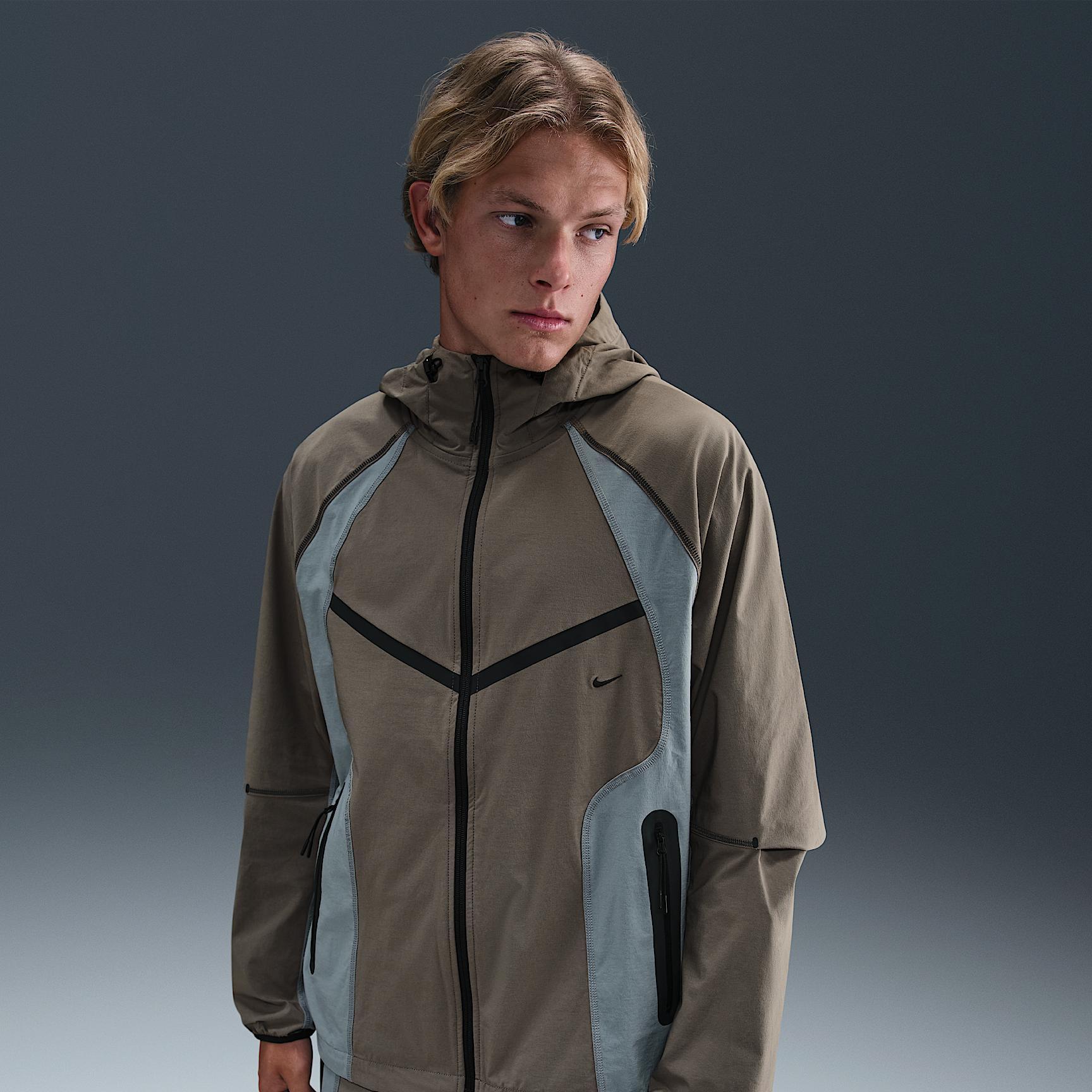 Nike Men's Tech Dri-FIT Woven Color-Block Windrunner Loose Jacket Product Image