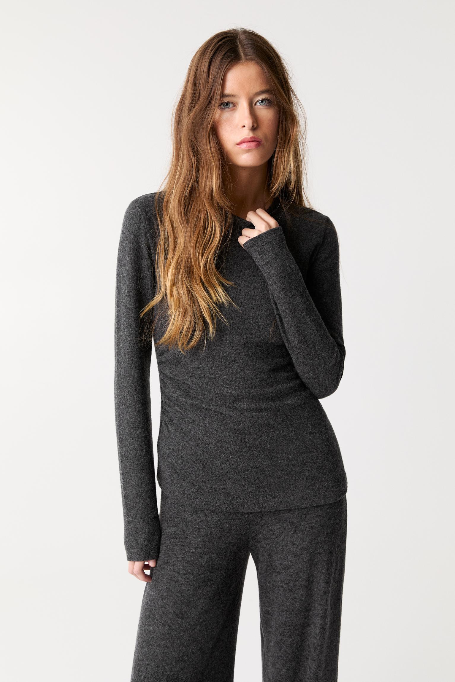 Long sleeve knit T-shirt Product Image
