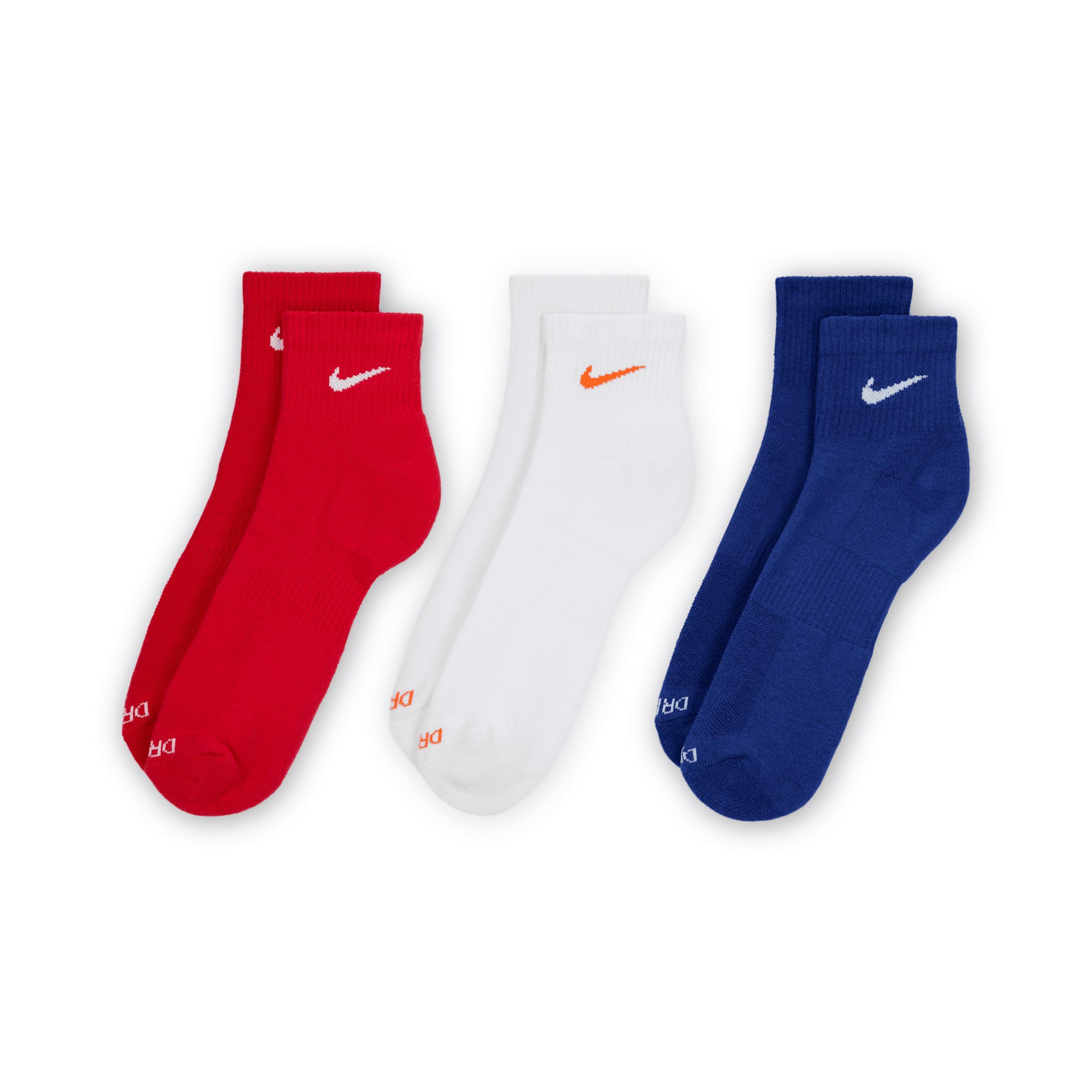 Nike Everyday Plus Cushioned Training Ankle Socks (3 Pairs) Product Image