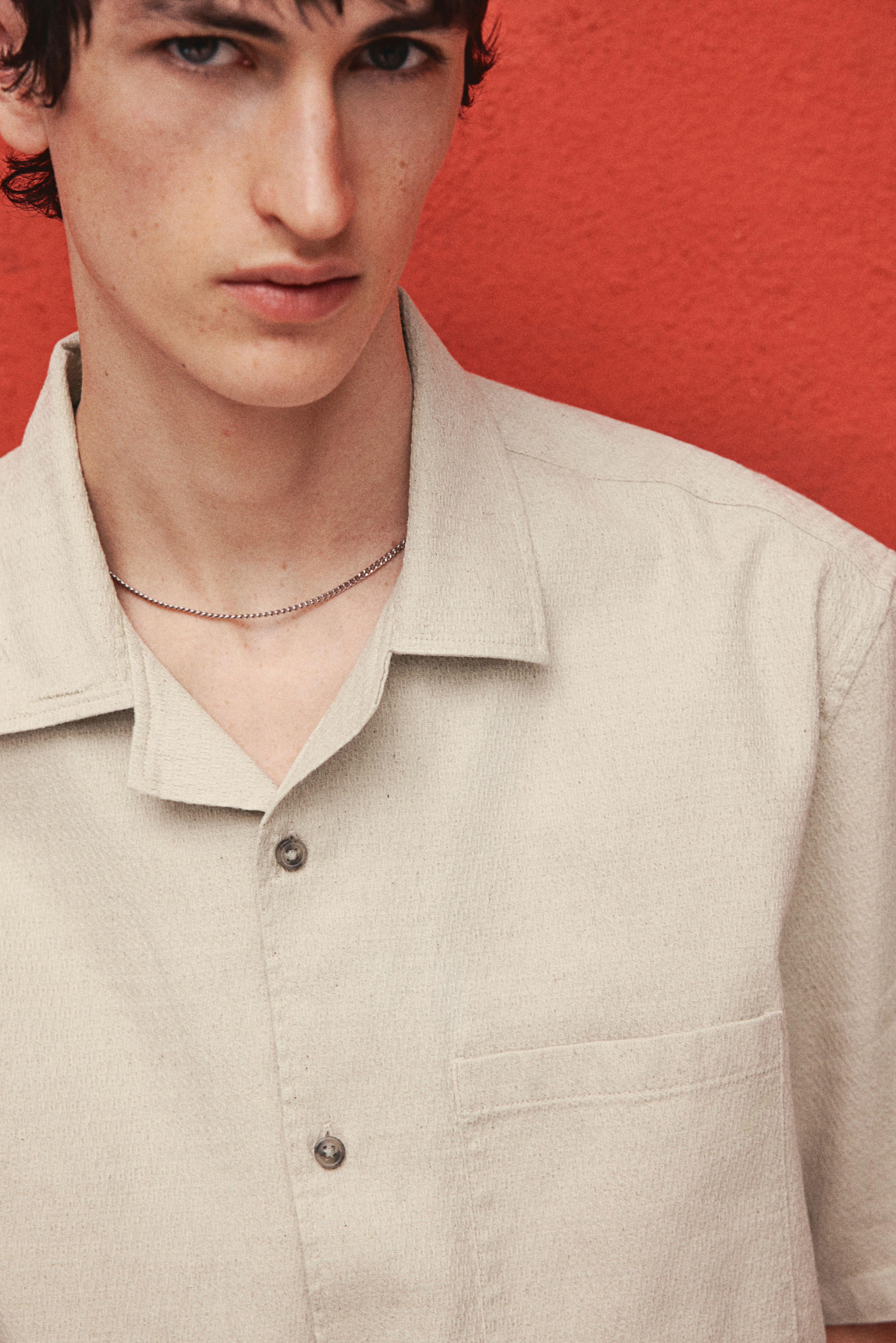 Regular Fit Textured resort shirt Product Image