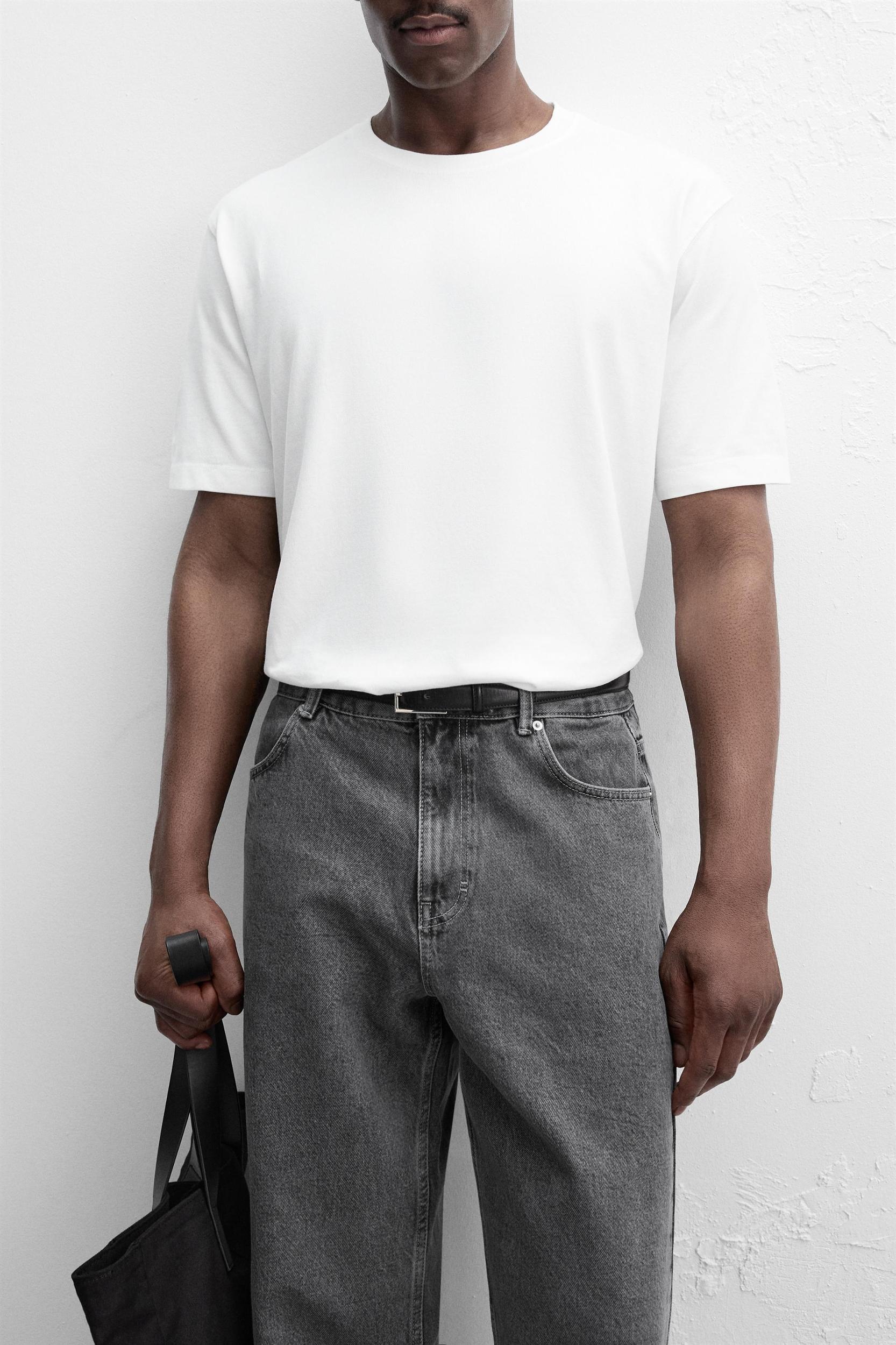 STRAIGHT FIT RELAXED JEANS Product Image