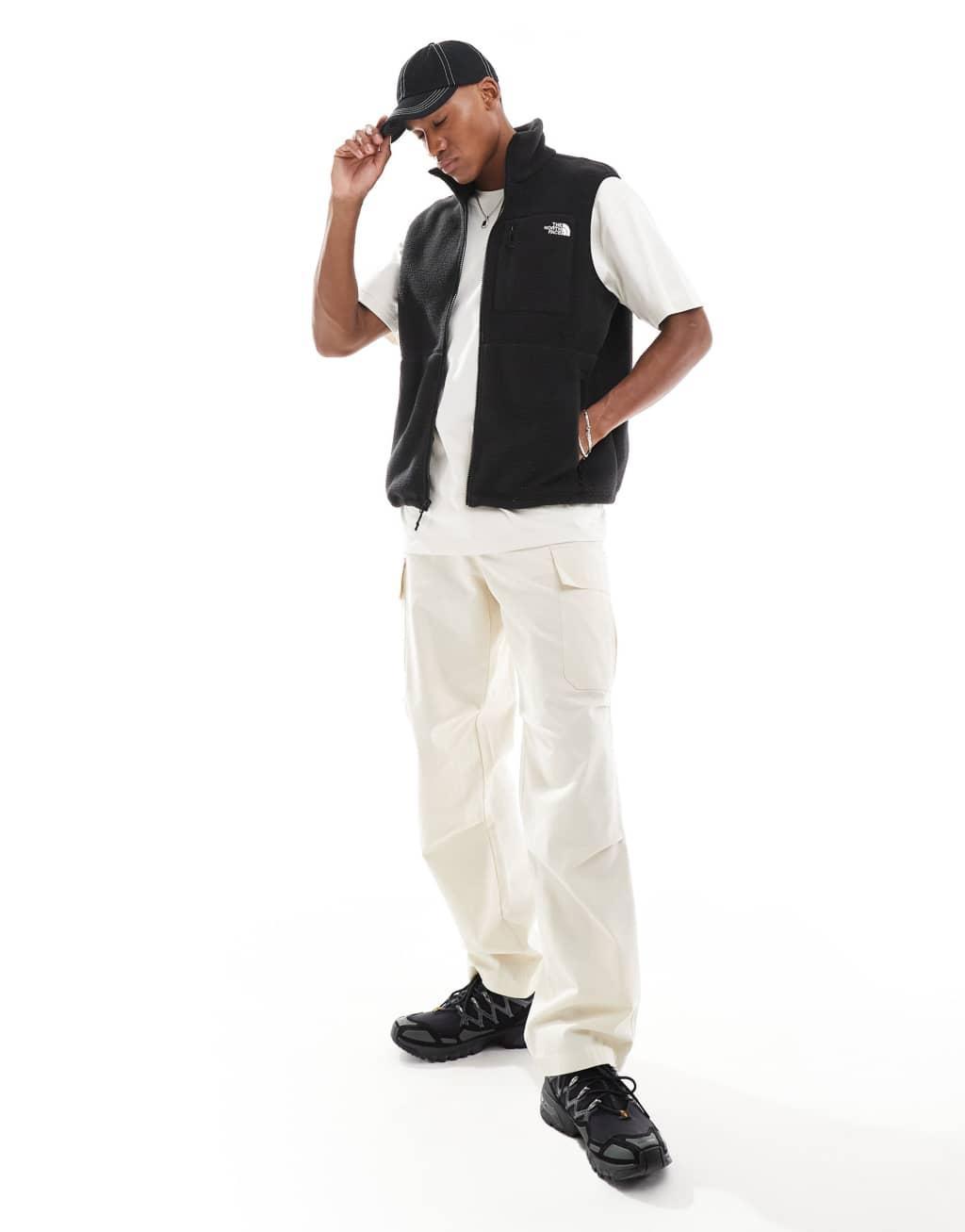 The North Face Yumiori Vest in black Product Image