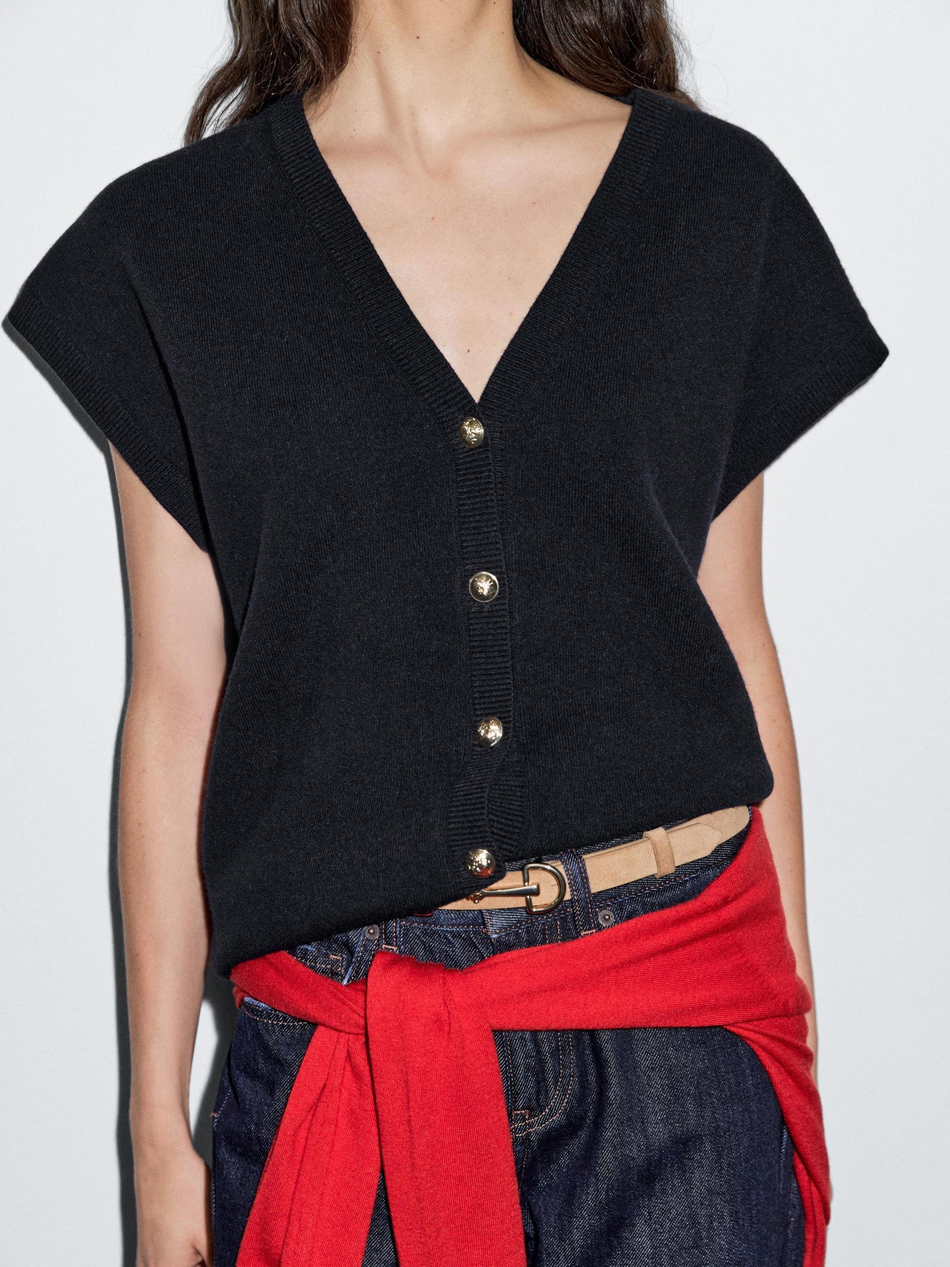 Knit vest with golden buttons Product Image