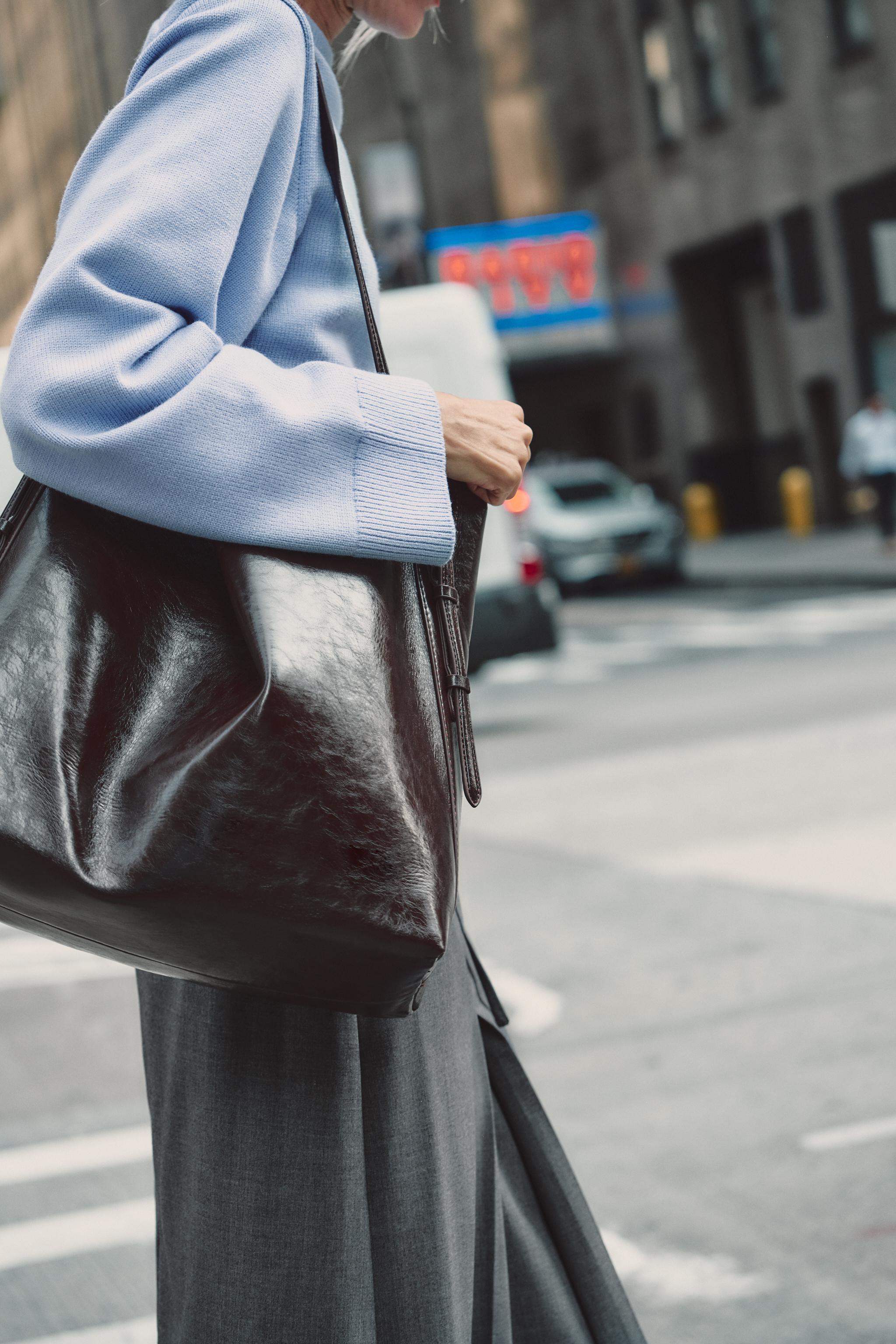 LARGE BUCKET BAG Product Image