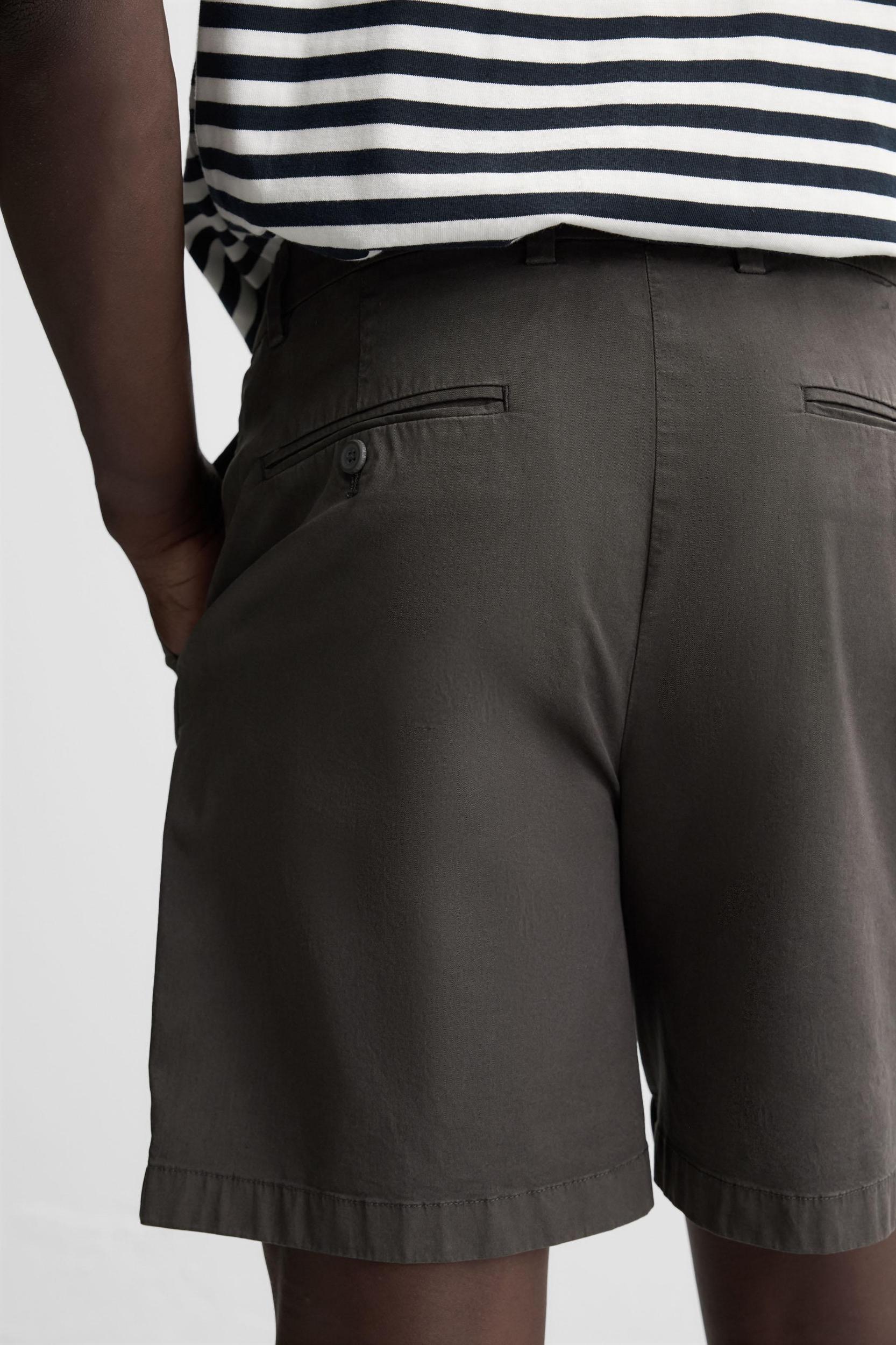 REGULAR FIT PLEATED BERMUDA SHORTS Product Image