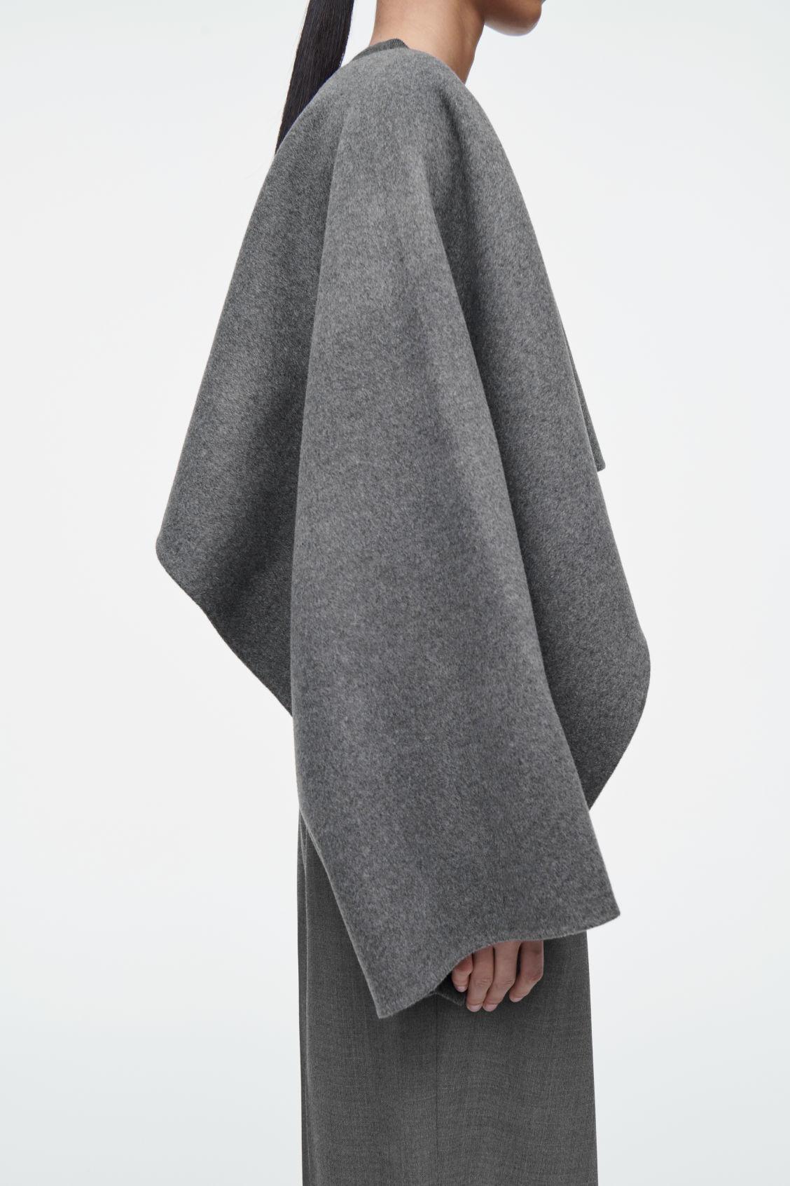 DOUBLE-FACED WOOL HYBRID CAPE Product Image