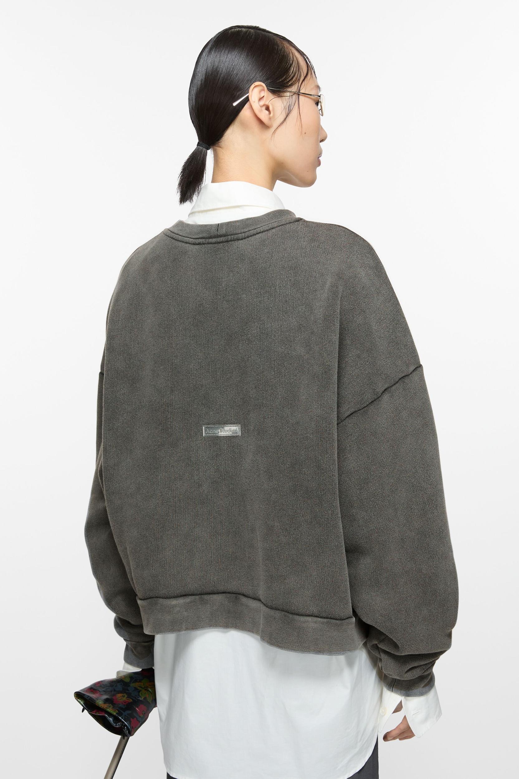 Sweater logo patch Product Image