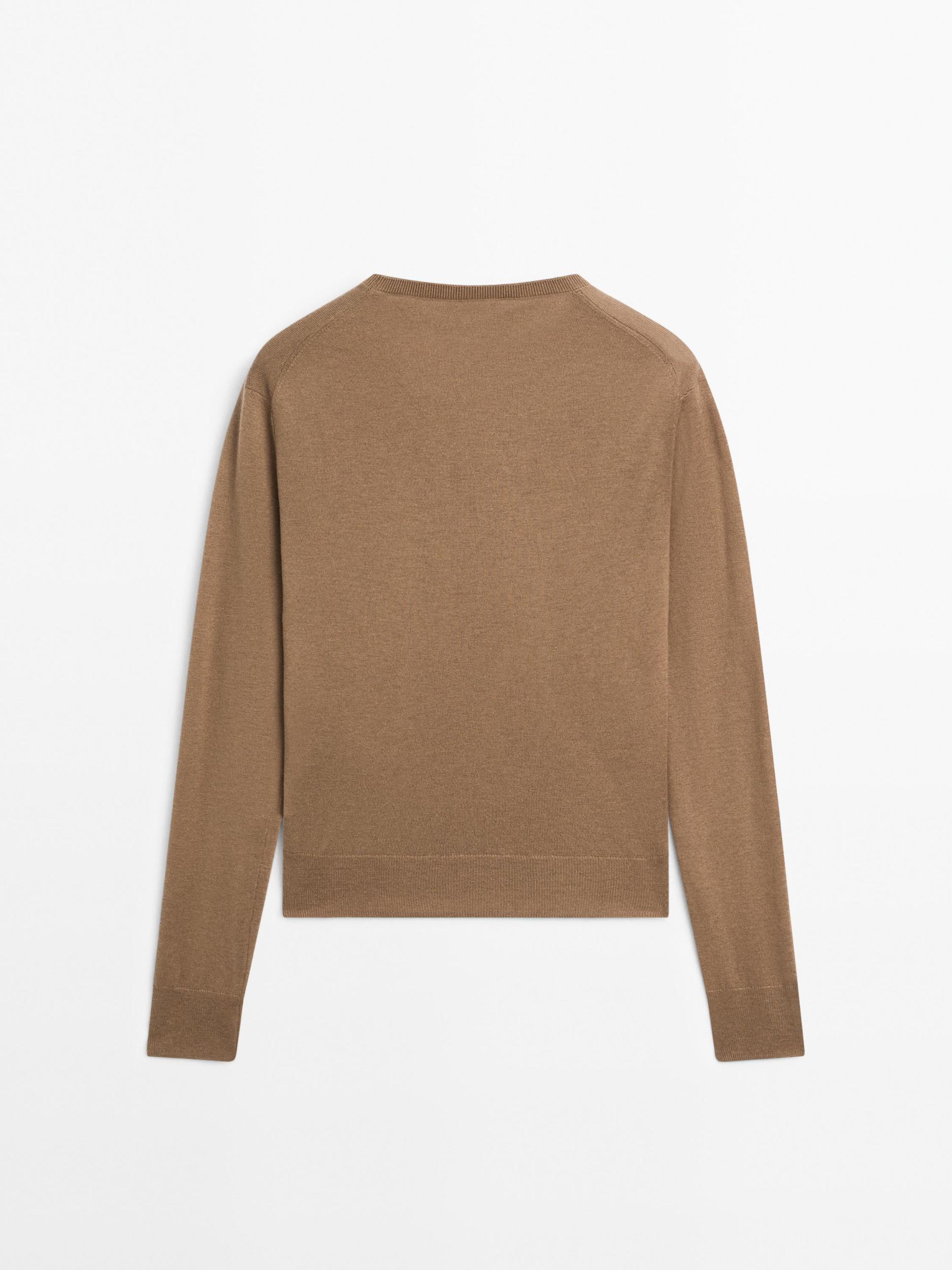 Wool blend knit sweater with crew neck Product Image