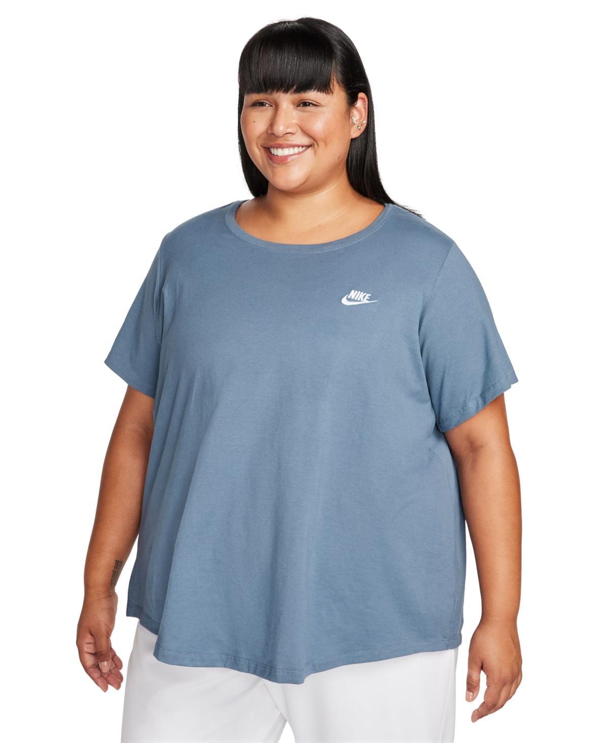 Nike Sportswear Club Essentials Women's T-Shirt (Plus Size) Product Image