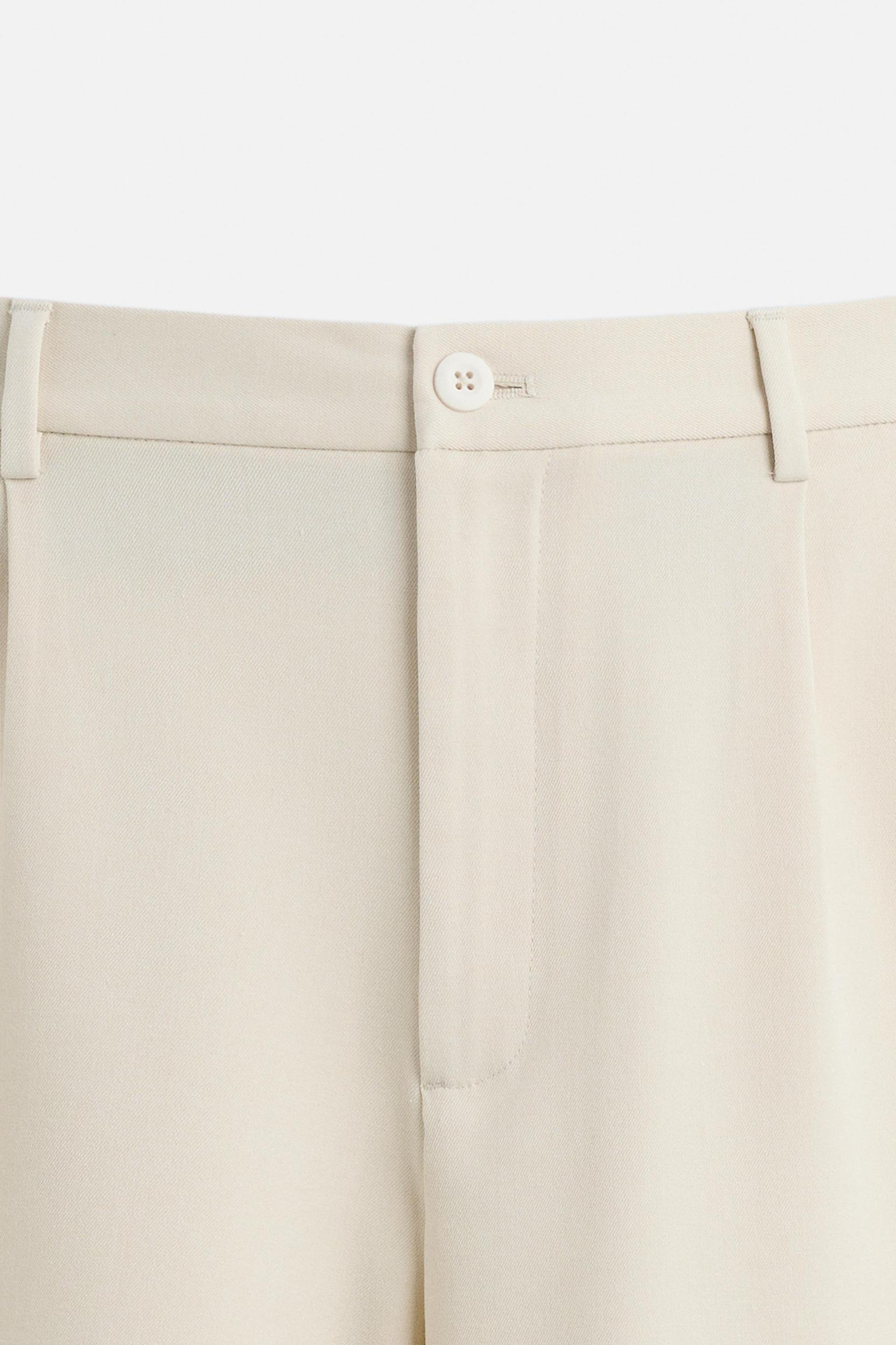 REGULAR FIT COMFORT SHORTS Product Image