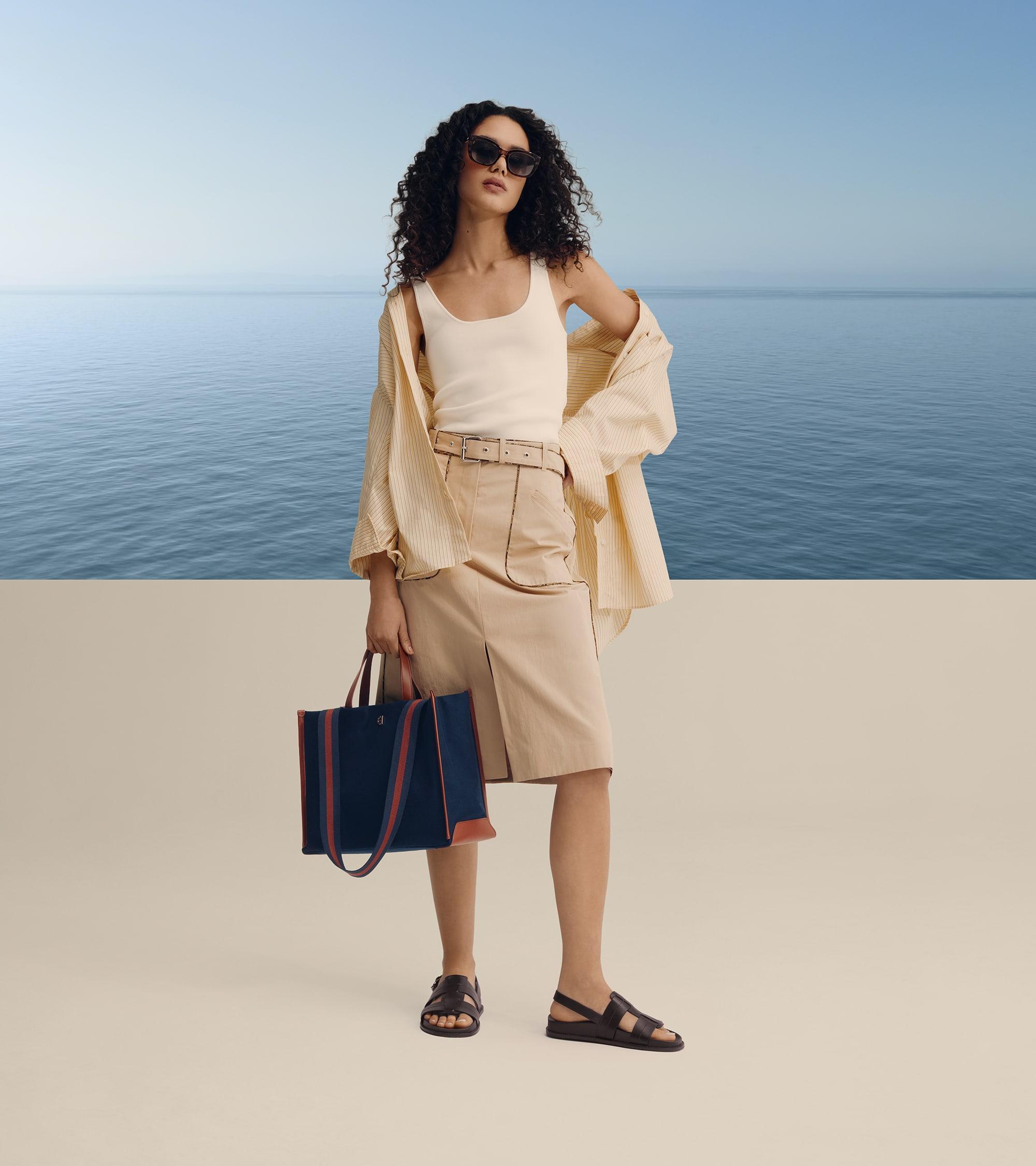 Daniella Chain Wallet Product Image