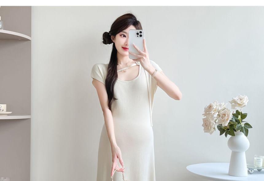 Maternity Short-Sleeve Scoop Neck Plain Midi A-Line Dress Product Image