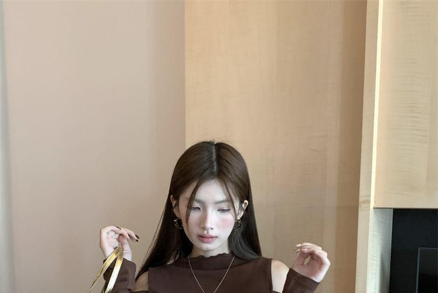 Long-Sleeve Mock Neck Cold Shoulder Two Tone Twisted Slim Fit Top Product Image