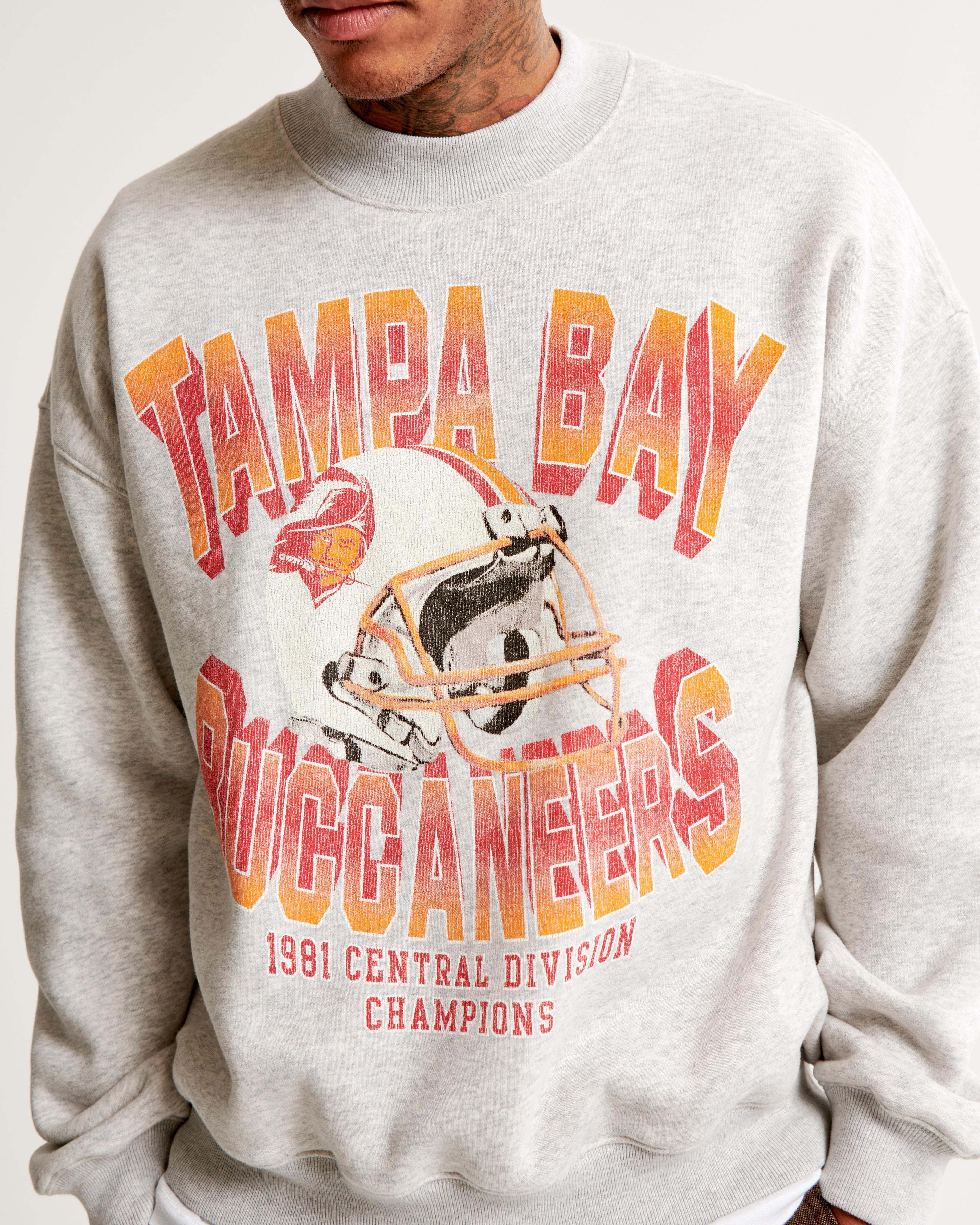 Tampa Bay Buccaneers Graphic Crew Sweatshirt Product Image