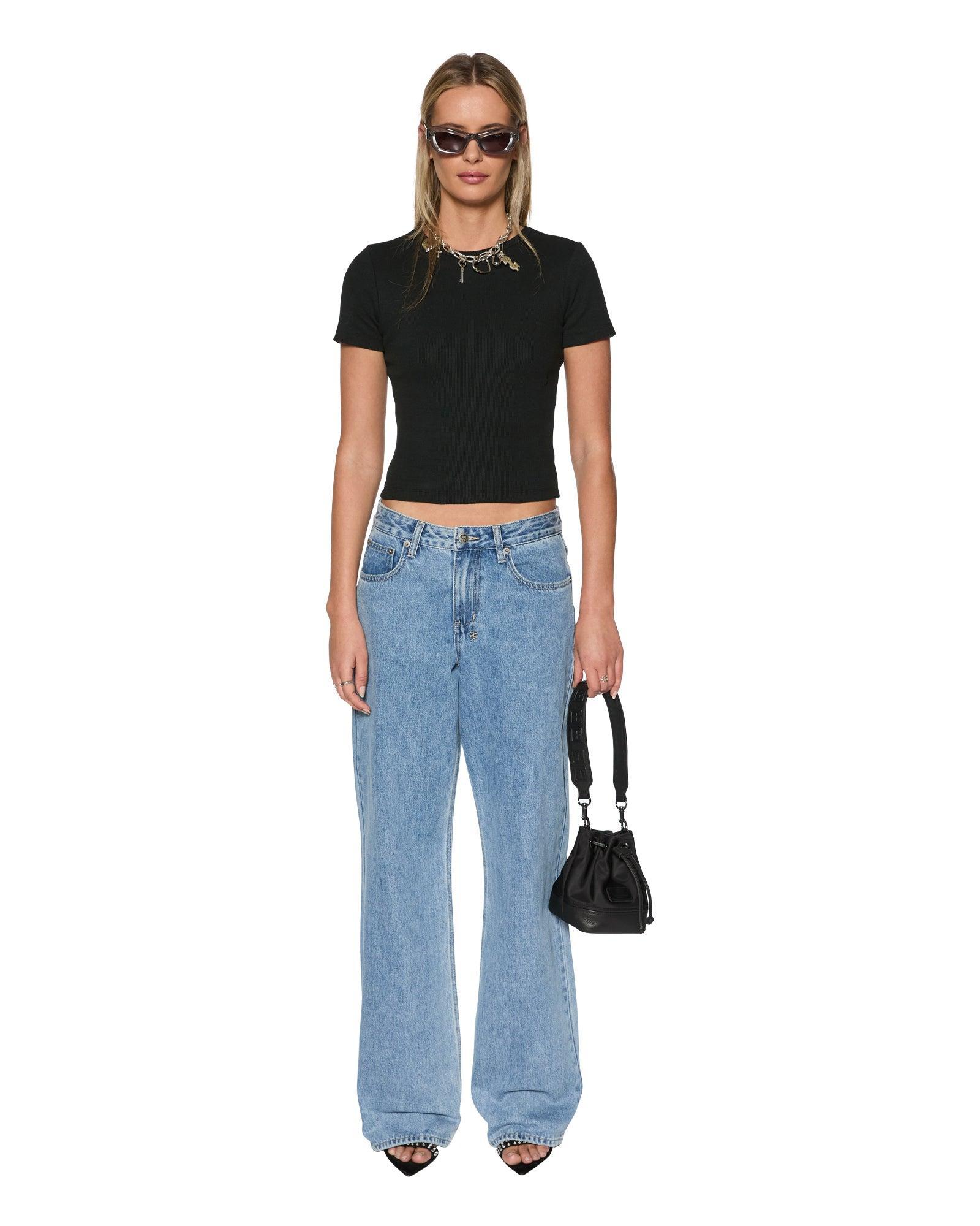 ARISE TEE BLACK Female Product Image