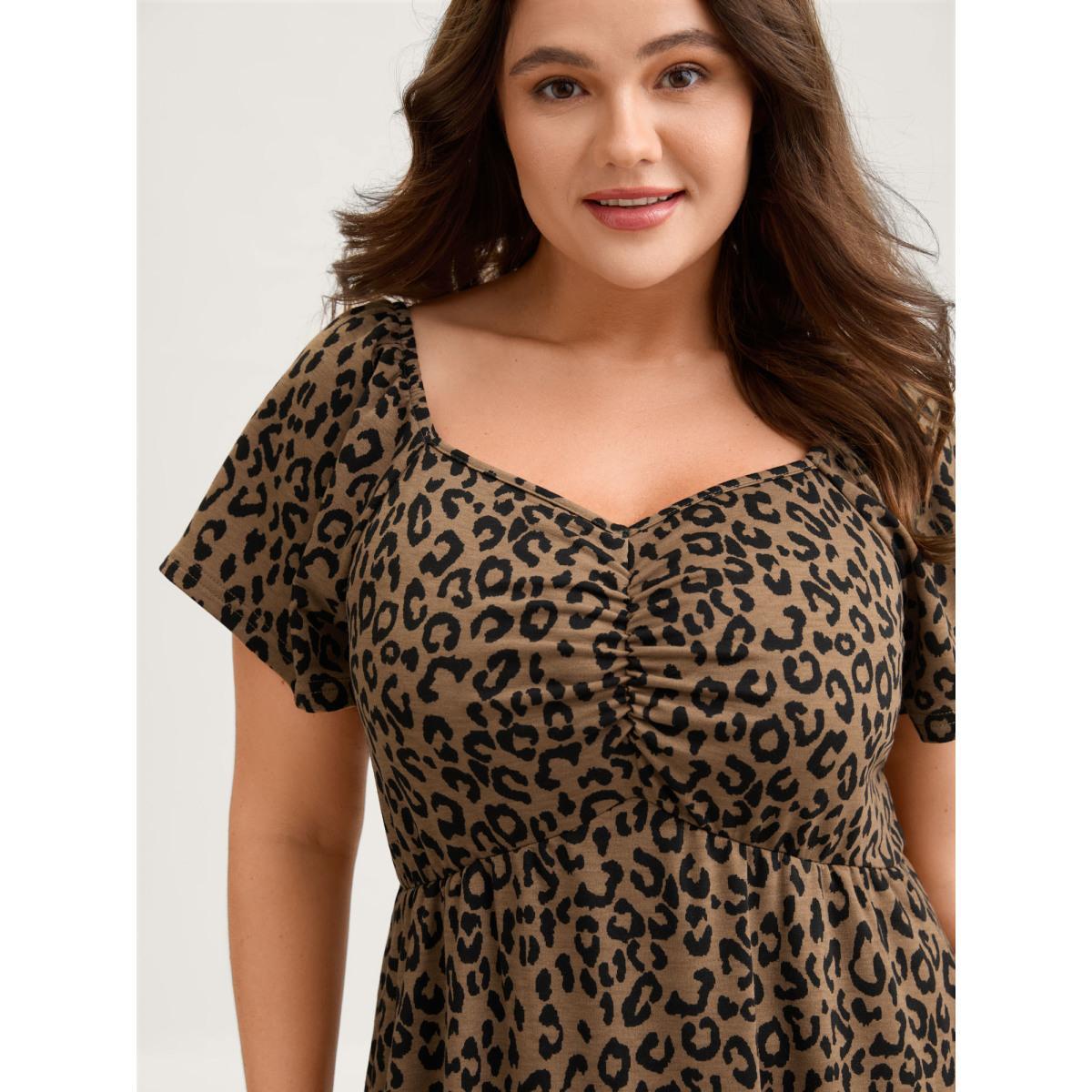 Plus Size Leopard Print Sweetheart Knee-Length Dress Browncoffeecolor Women Leisure V-neck Short sleeve Curvy BloomChic 12/L Product Image