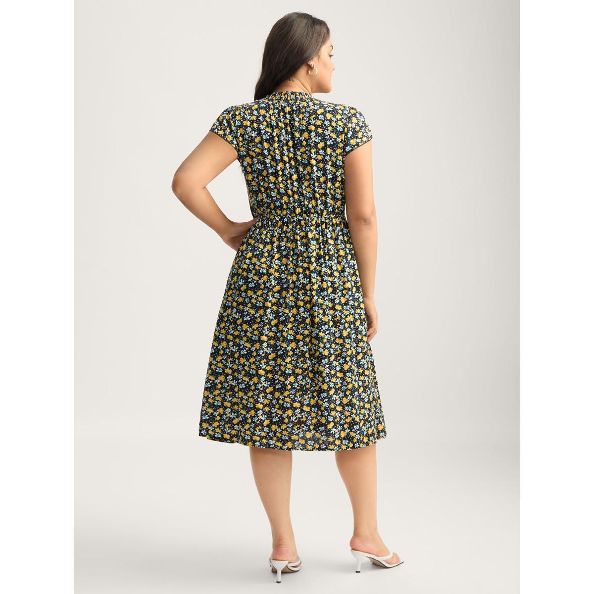 Plus Size Floral Shirred Mock Neck Pockets Midi Dress Black Women Mock Neck Cap Sleeve Curvy BloomChic 30/6X Product Image