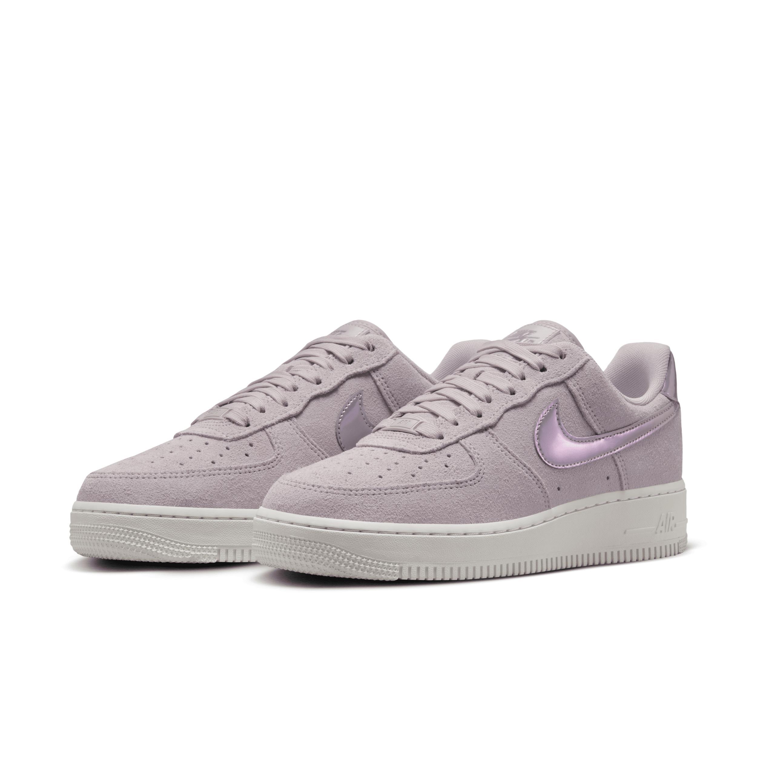 Nike Women's Air Force 1 '07 SE Shoes Product Image