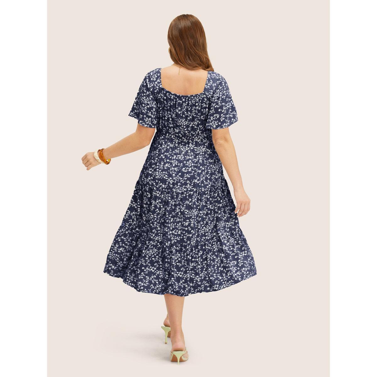 Plus Size Ditsy Floral Sweetheart Drawstring Pocket Tiered Dress Indigo Women Timeless Non V-neck Short sleeve Curvy Midi Dress BloomChic 28/5X Product Image