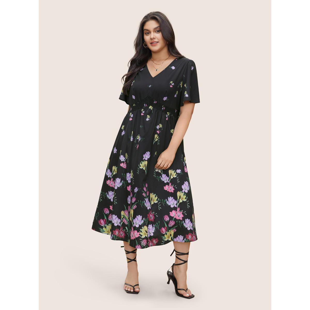 Plus Size Floral Print Shirred Pocket Ruffle Sleeve Dress Black Women Timeless Non V-neck Short sleeve Curvy Midi Dress BloomChic 28/5X Product Image