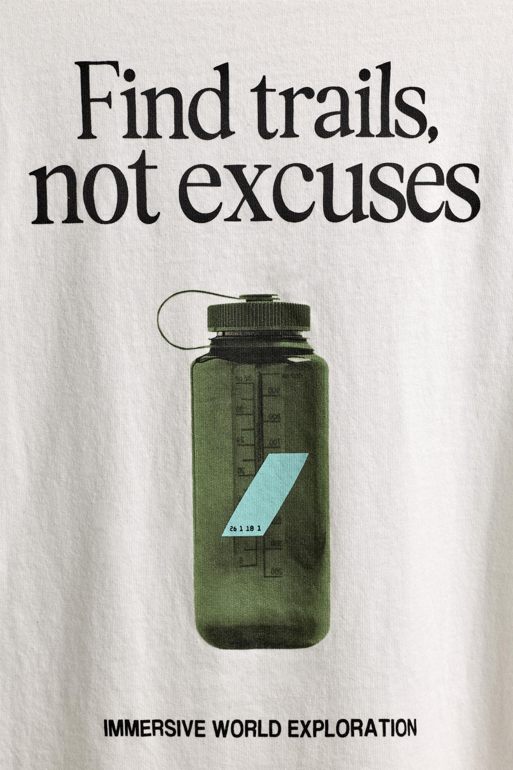 GRAPHIC PRINT T-SHIRT Product Image