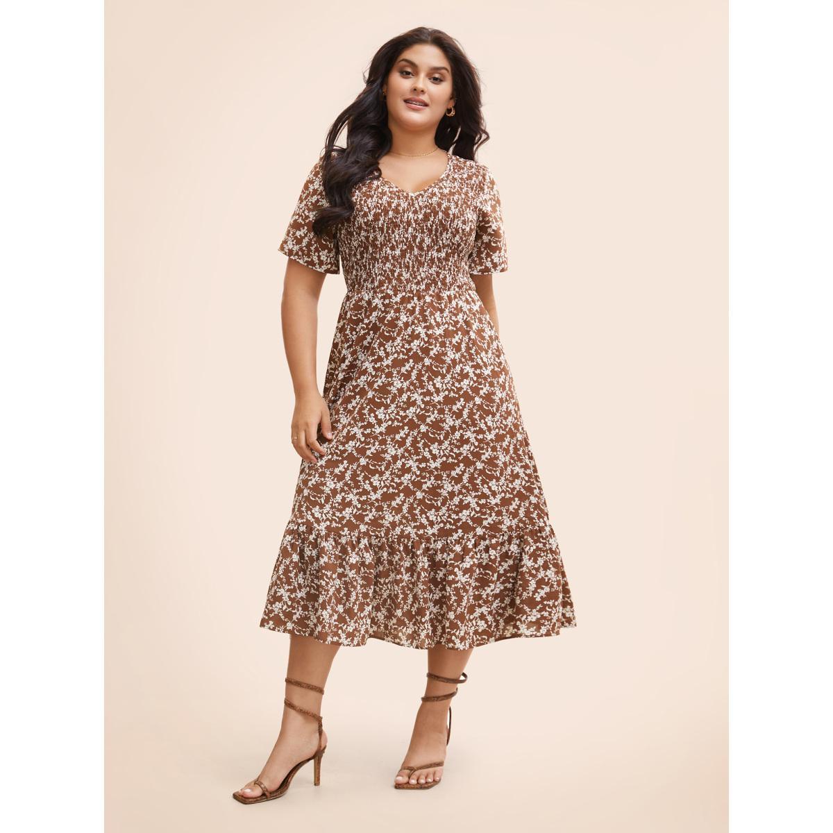 Plus Size Ditsy Floral Shirred Ruffle Hem Dress Browncoffeecolor Women Elegant Shirred V-neck Short sleeve Curvy BloomChic 26/4X Product Image