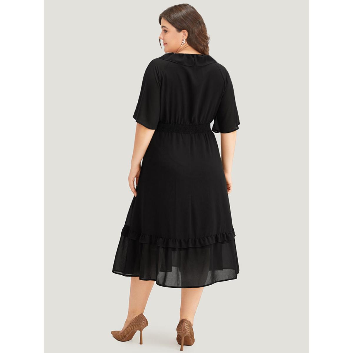 Plus Size Plain Ruffle Trim Pocket Shirred Dress Black Women Elegant Plain V-neck Half Sleeve Curvy Midi Dress BloomChic 28/5X Product Image